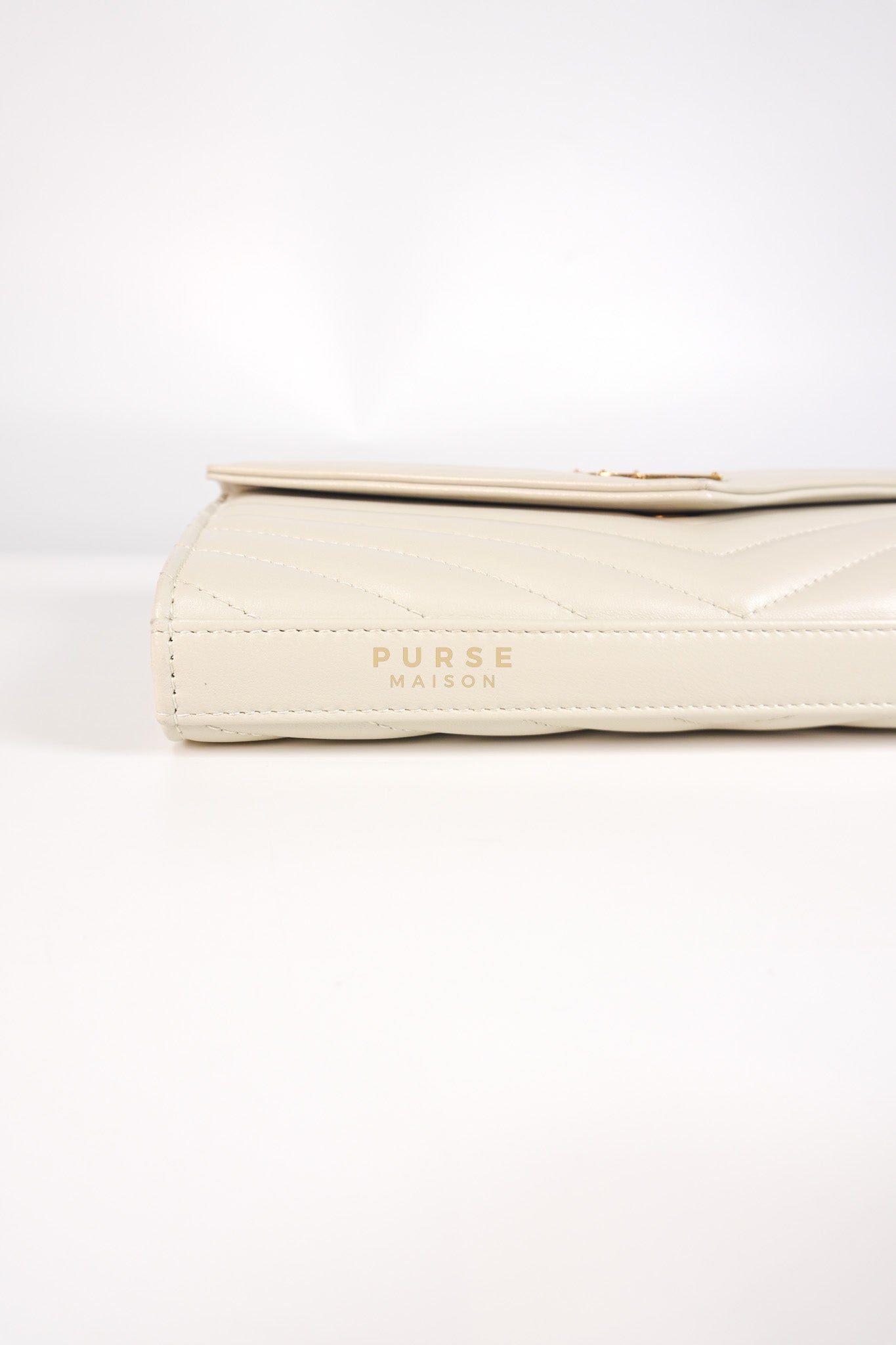Kate Wallet on Chain in Off White Chevron Quilted Leather | Purse Maison Luxury Bags Shop