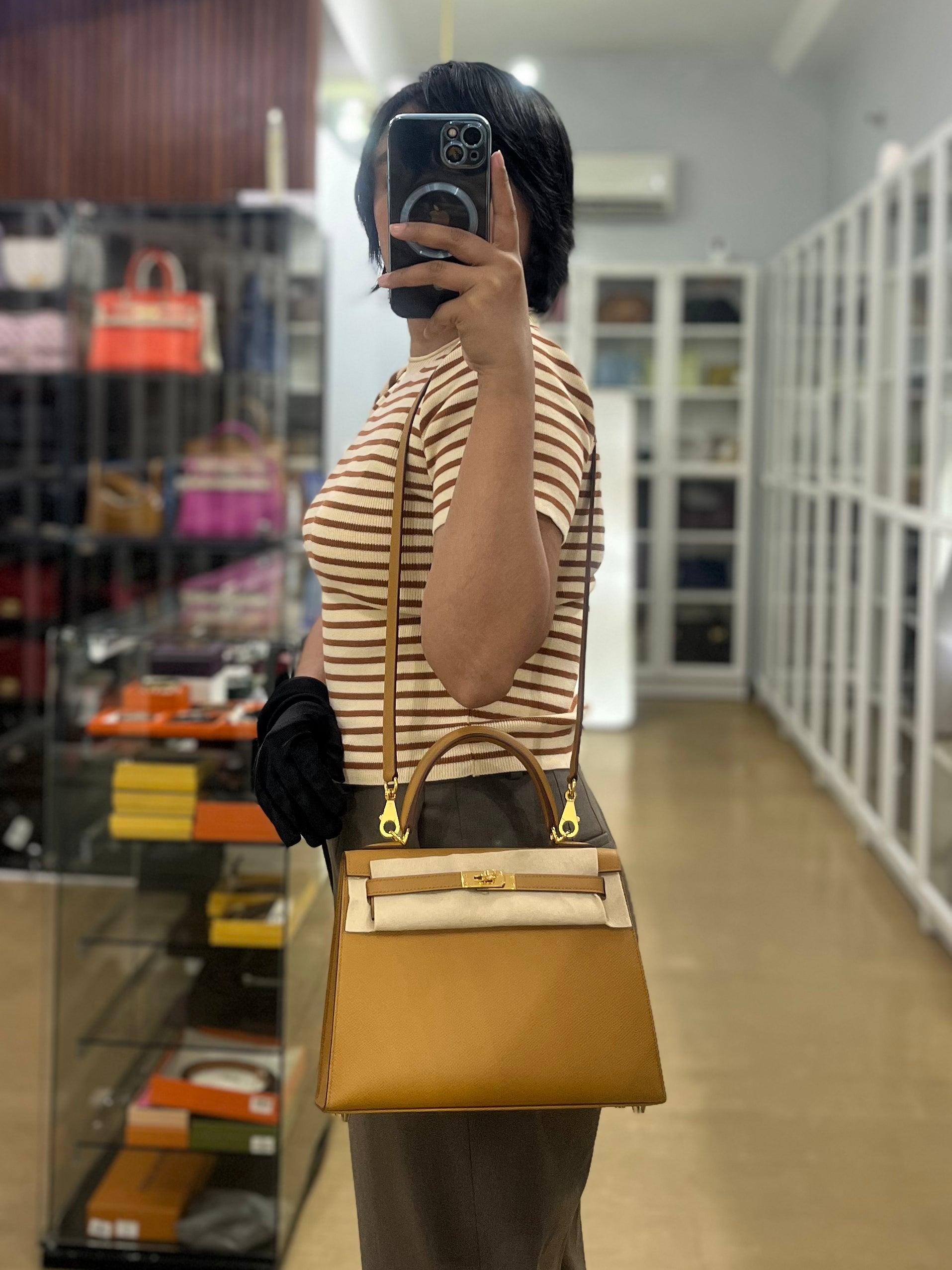 Kelly 25 Sellier Sesame in Epsom Leather and Gold Hardware Stamp B (2023) | Purse Maison Luxury Bags Shop