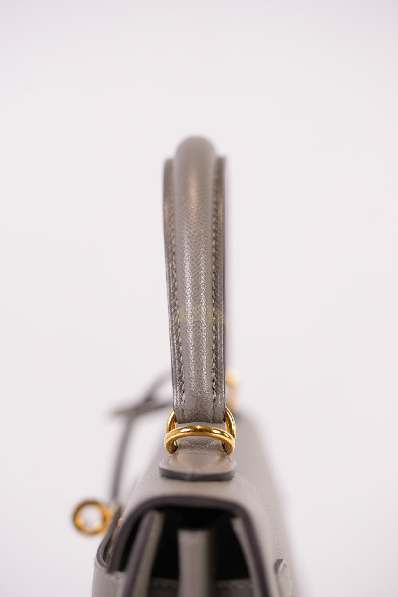 Kelly 25 Gris Mouette Madame Leather in Gold Hardware Stamp B (2023) | Purse Maison Luxury Bags Shop