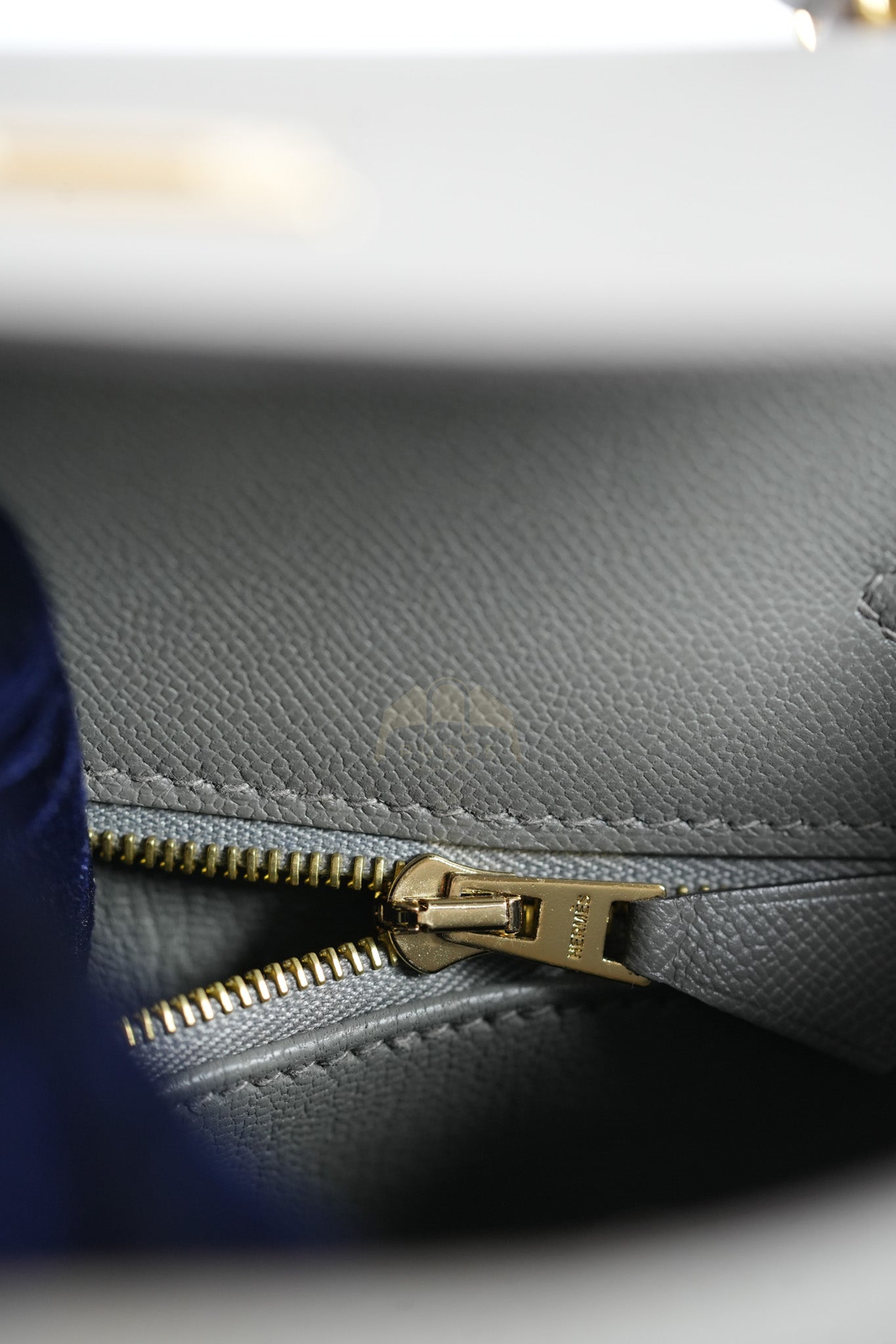 Kelly 25 Gris Mouette Madame Leather in Gold Hardware Stamp B (2023) | Purse Maison Luxury Bags Shop