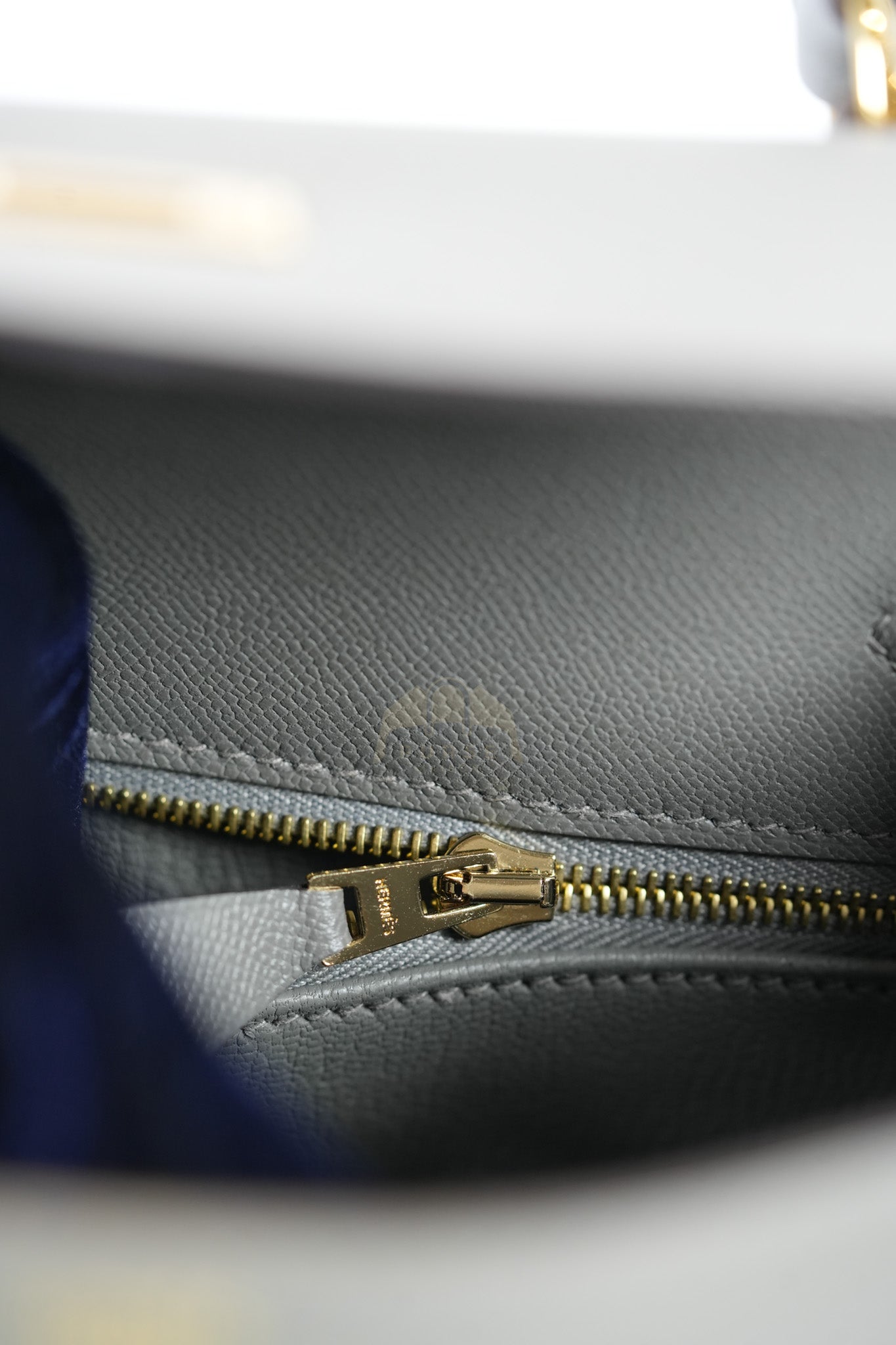 Kelly 25 Gris Mouette Madame Leather in Gold Hardware Stamp B (2023) | Purse Maison Luxury Bags Shop