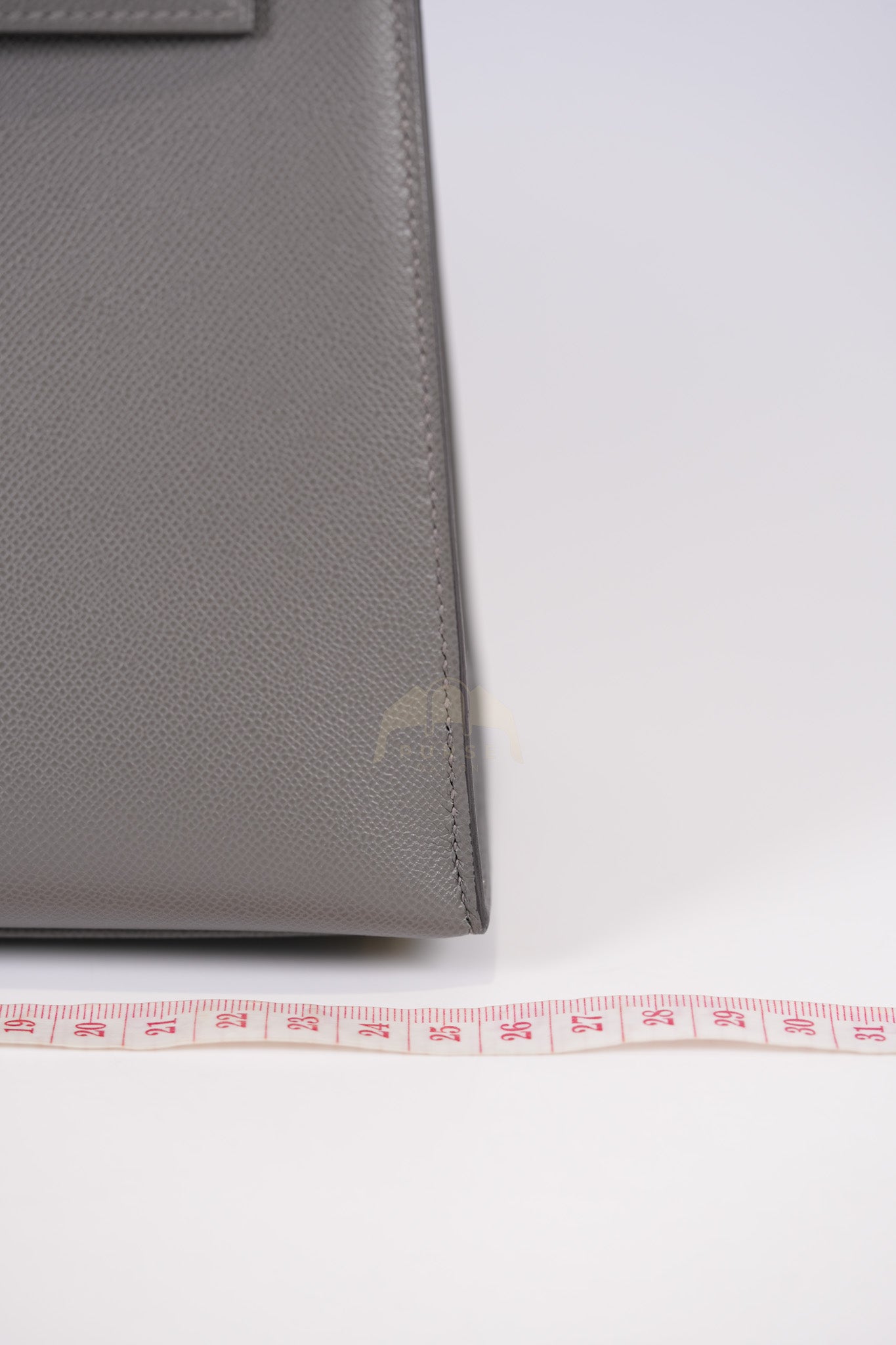 Kelly 25 Gris Mouette Madame Leather in Gold Hardware Stamp B (2023) | Purse Maison Luxury Bags Shop