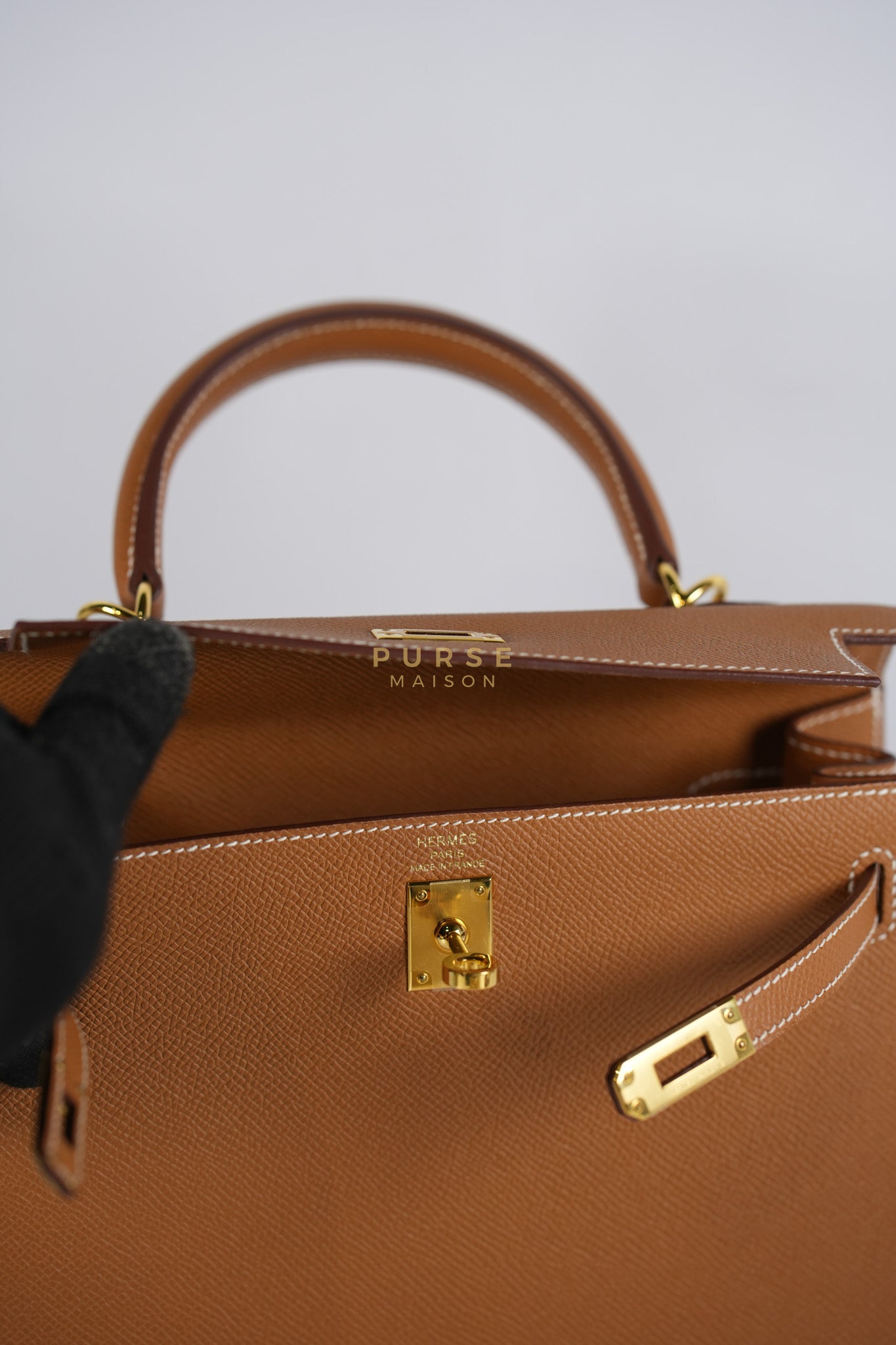 Kelly 25 Sellier Gold in Epsom Leather and Gold Hardware Stamp B (2023) | Purse Maison Luxury Bags Shop