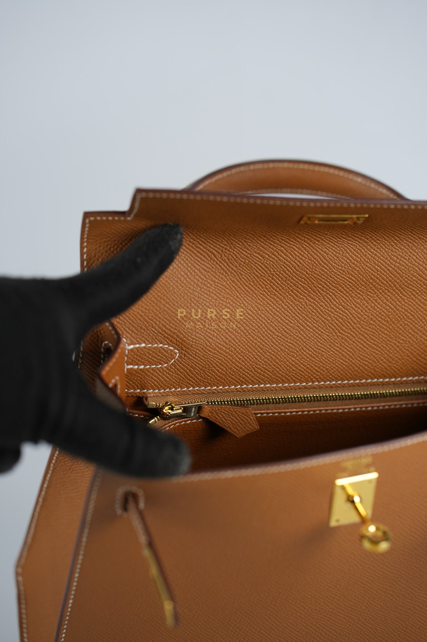Kelly 25 Sellier Gold in Epsom Leather and Gold Hardware Stamp B (2023) | Purse Maison Luxury Bags Shop