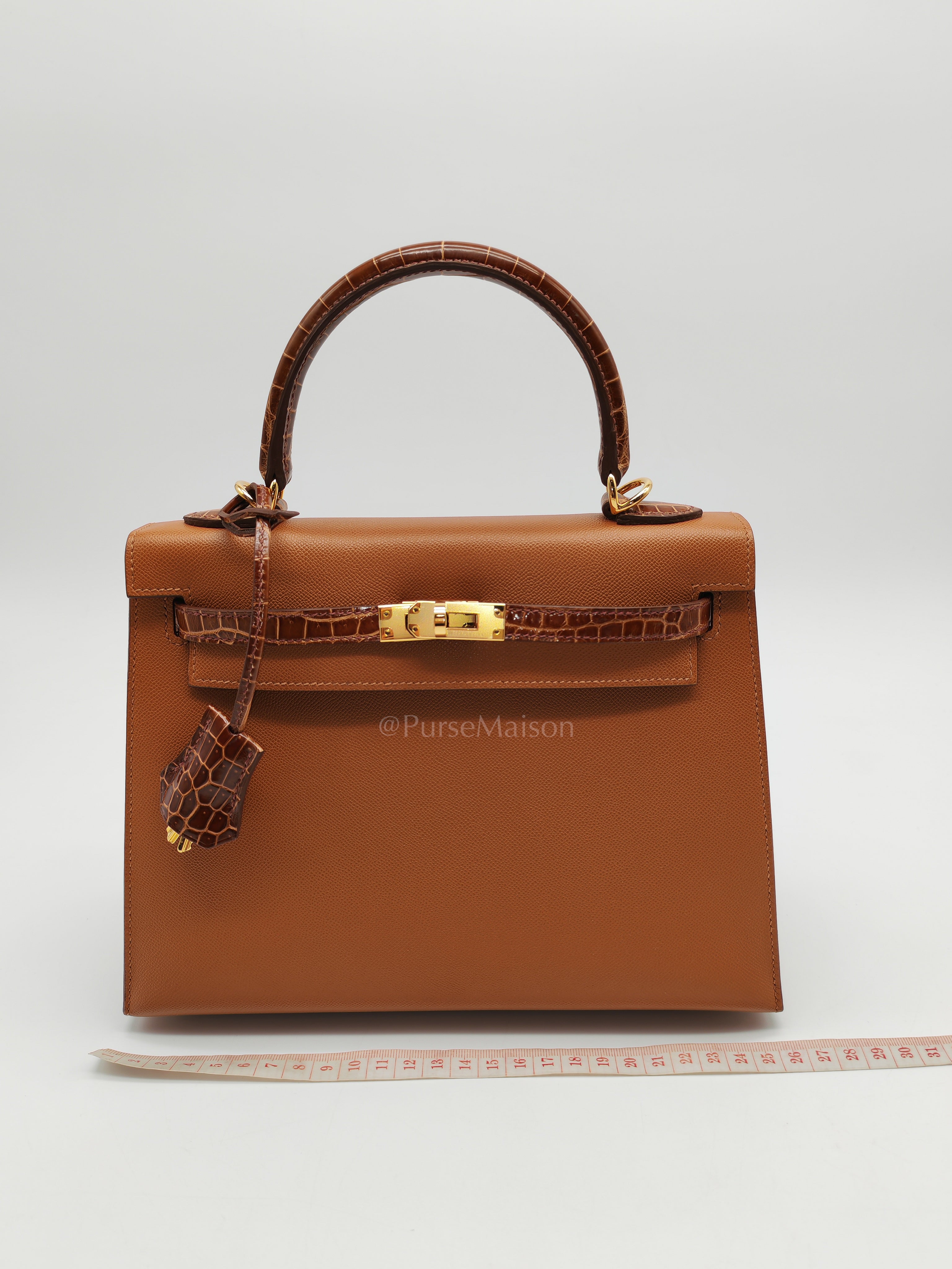 Kelly 25 Sellier in Gold Madame Leather and Shiny Croc Touch and Gold Hardware Stamp U (2022) | Purse Maison Luxury Bags Shop