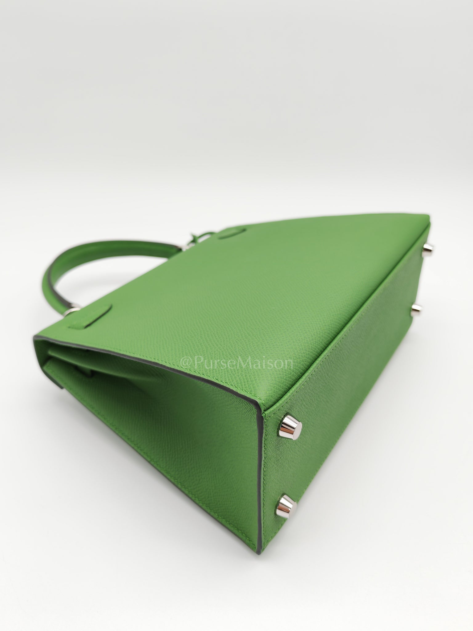 Kelly 25 Sellier in Vert Yucca Epsom Leather and Palladium Hardware Stamp W (2024) | Purse Maison Luxury Bags Shop
