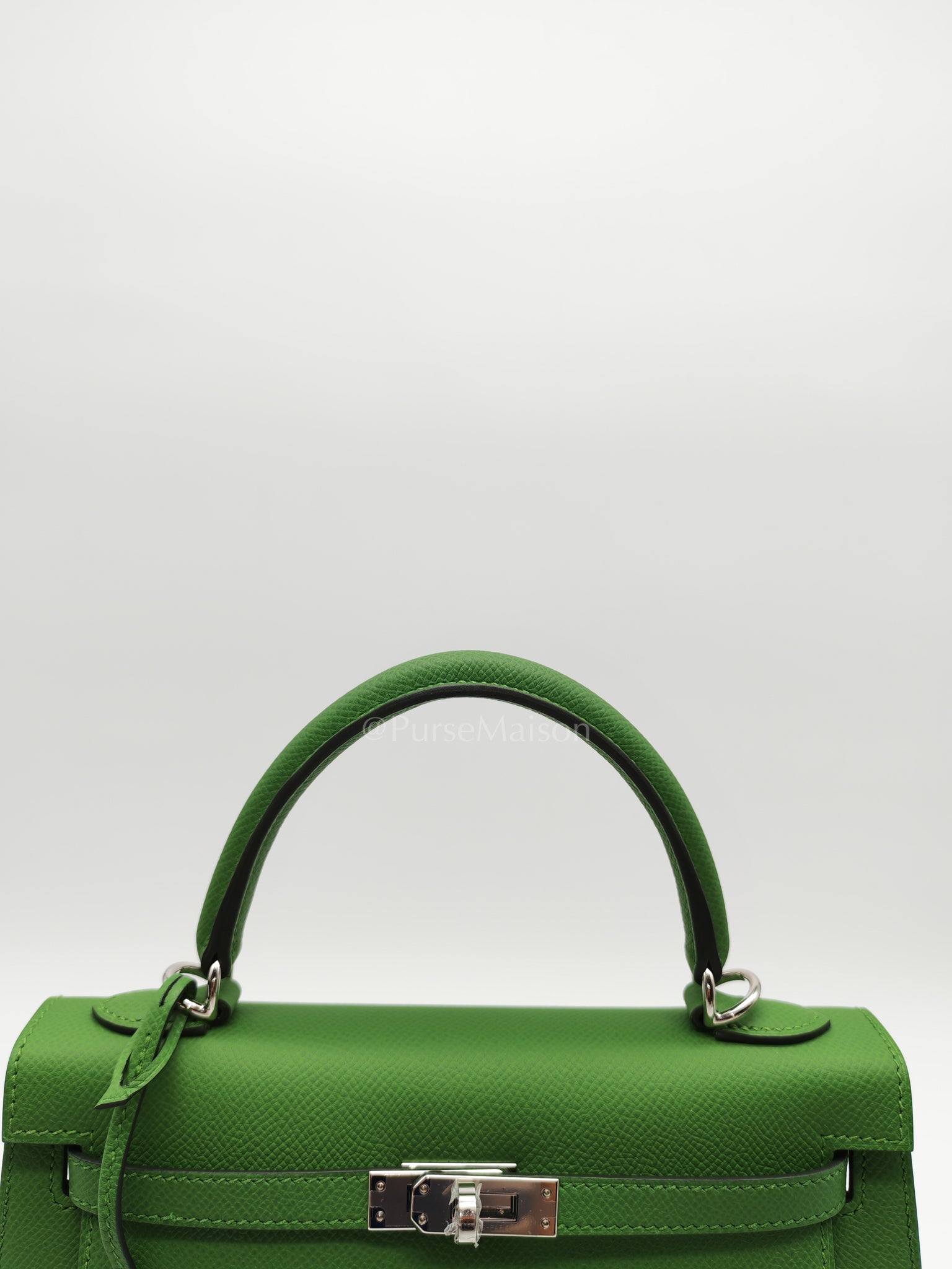 Kelly 25 Sellier in Vert Yucca Epsom Leather and Palladium Hardware Stamp W (2024) | Purse Maison Luxury Bags Shop