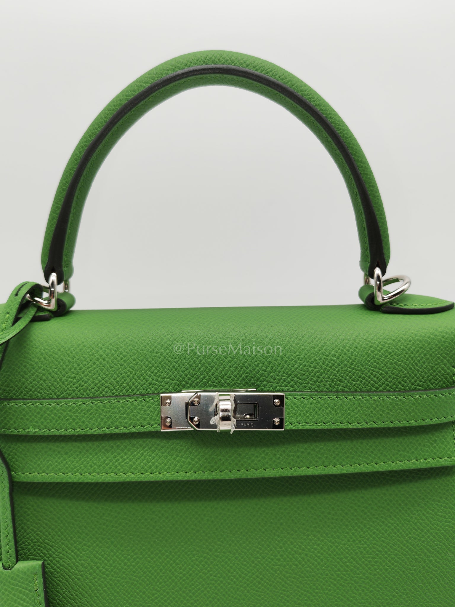 Kelly 25 Sellier in Vert Yucca Epsom Leather and Palladium Hardware Stamp W (2024) | Purse Maison Luxury Bags Shop