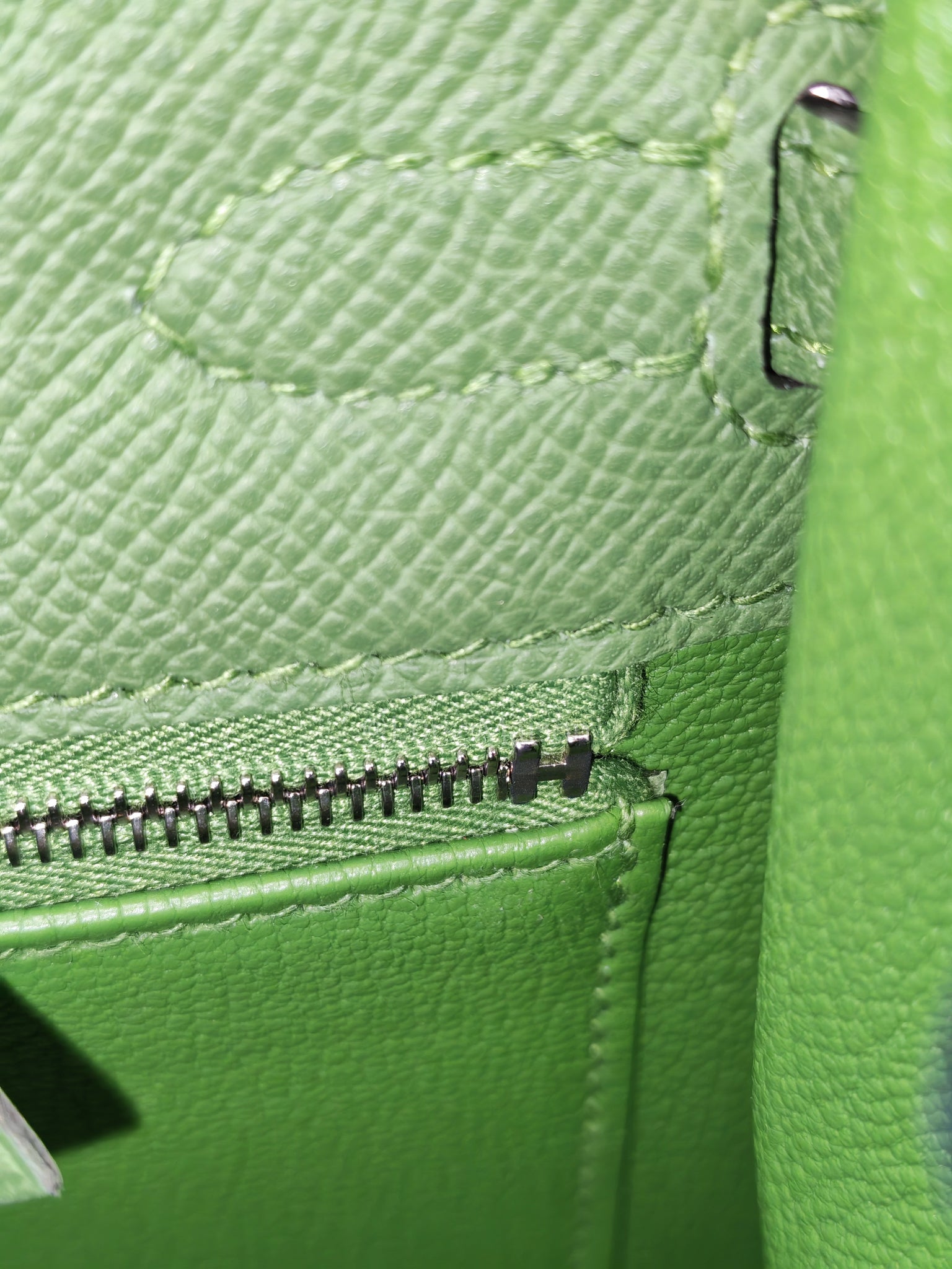 Kelly 25 Sellier in Vert Yucca Epsom Leather and Palladium Hardware Stamp W (2024) | Purse Maison Luxury Bags Shop