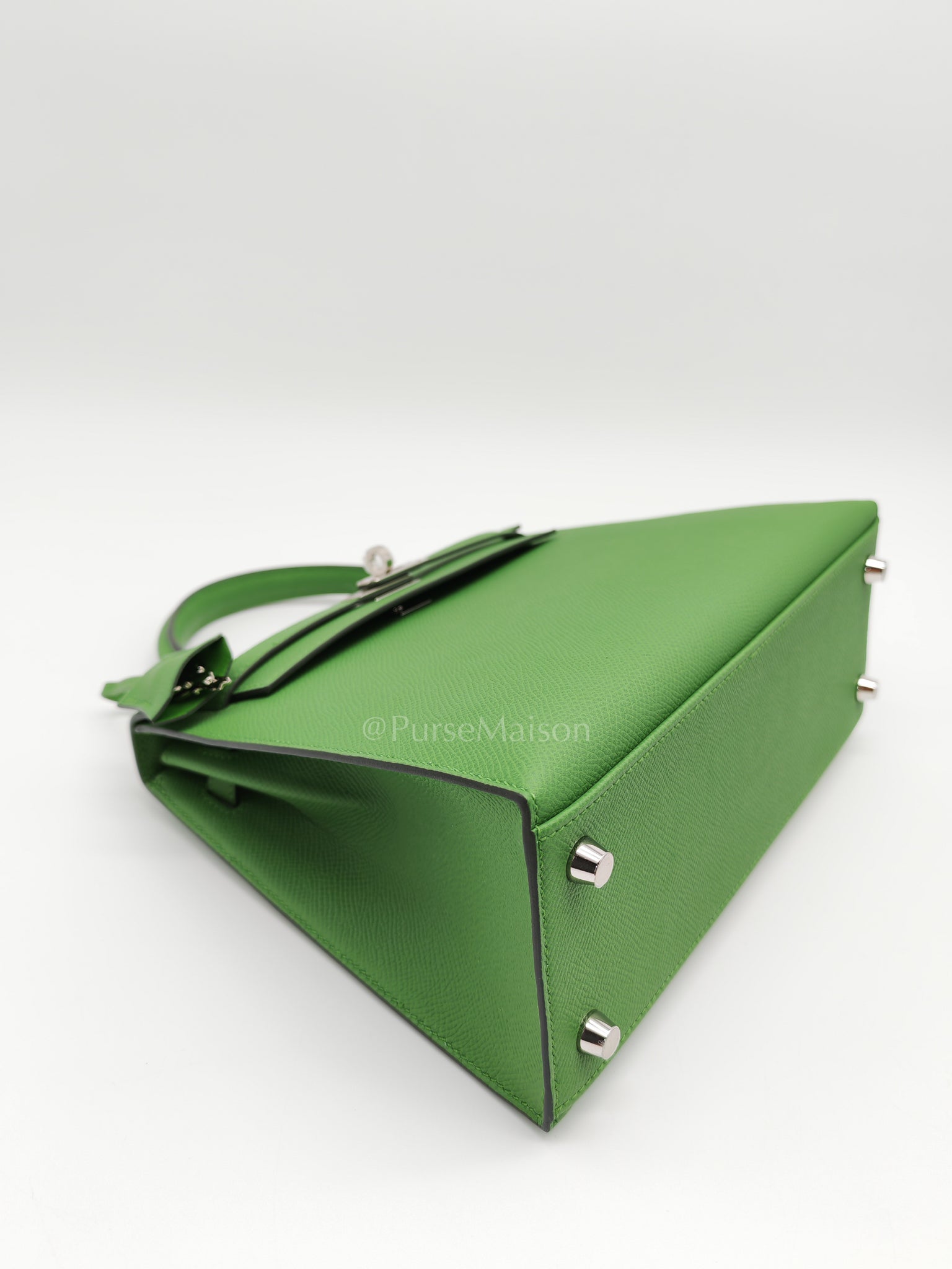 Kelly 25 Sellier in Vert Yucca Epsom Leather and Palladium Hardware Stamp W (2024) | Purse Maison Luxury Bags Shop