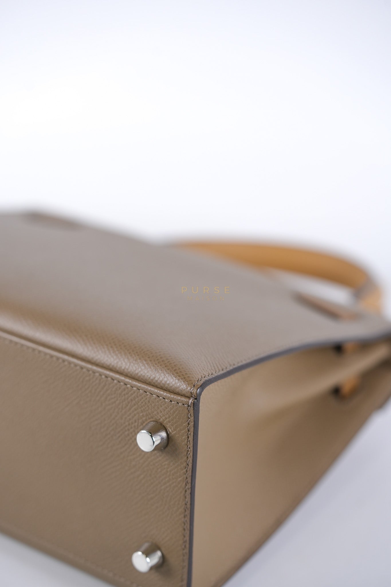Kelly 25 Sellier Tri-Color Etoupe/ Alezan/ Biscuit in Etoupe Leather and Palladium Hardware Stamp U (2022) | Purse Maison Luxury Bags Shop