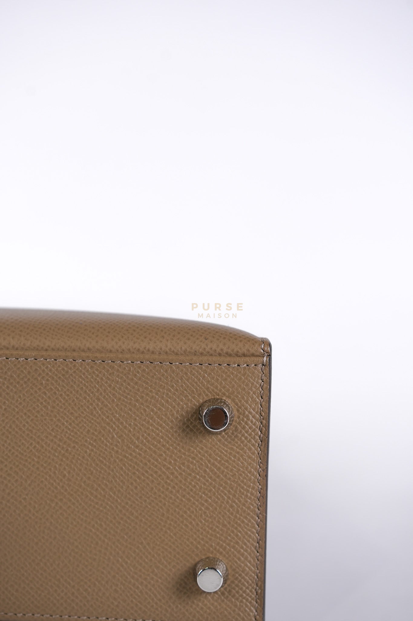 Kelly 25 Sellier Tri-Color Etoupe/ Alezan/ Biscuit in Etoupe Leather and Palladium Hardware Stamp U (2022) | Purse Maison Luxury Bags Shop