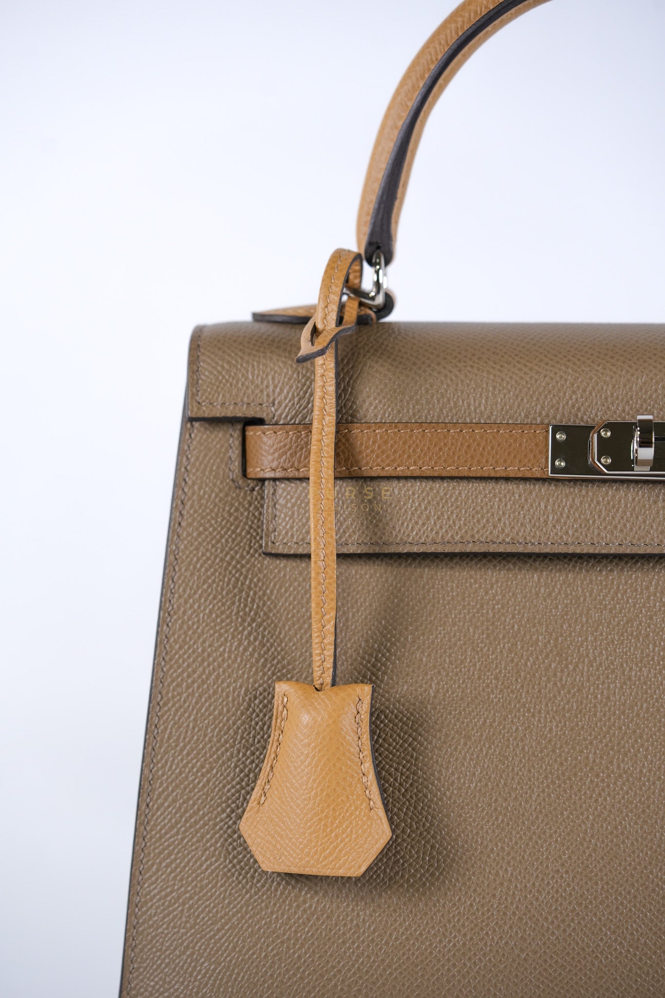 Kelly 25 Sellier Tri-Color Etoupe/ Alezan/ Biscuit in Etoupe Leather and Palladium Hardware Stamp U (2022) | Purse Maison Luxury Bags Shop