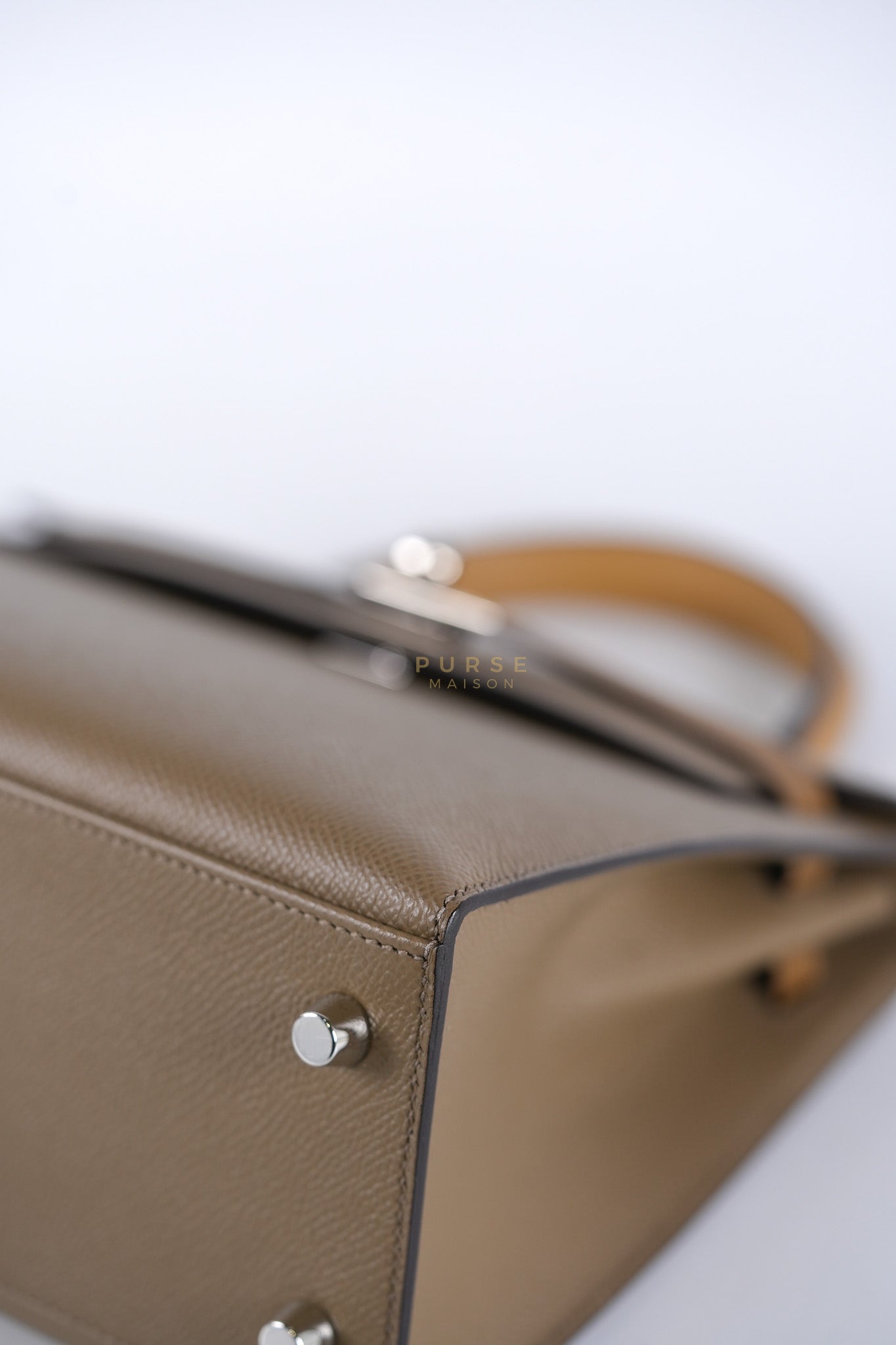 Kelly 25 Sellier Tri-Color Etoupe/ Alezan/ Biscuit in Etoupe Leather and Palladium Hardware Stamp U (2022) | Purse Maison Luxury Bags Shop