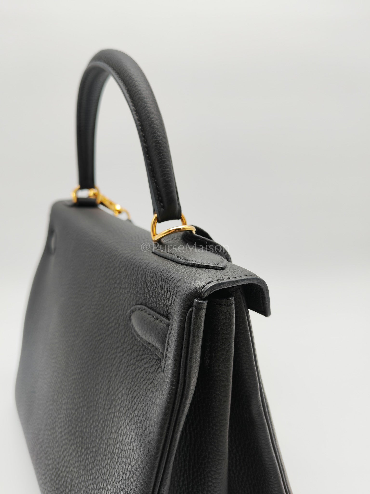 Kelly 28 Black/Noir Togo Leather in Gold Hardware Stamp C(2018) | Purse Maison Luxury Bags Shop