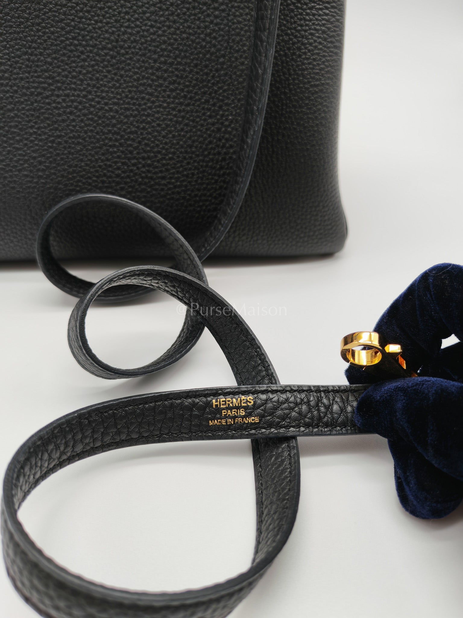 Kelly 28 Black/Noir Togo Leather in Gold Hardware Stamp C(2018) | Purse Maison Luxury Bags Shop