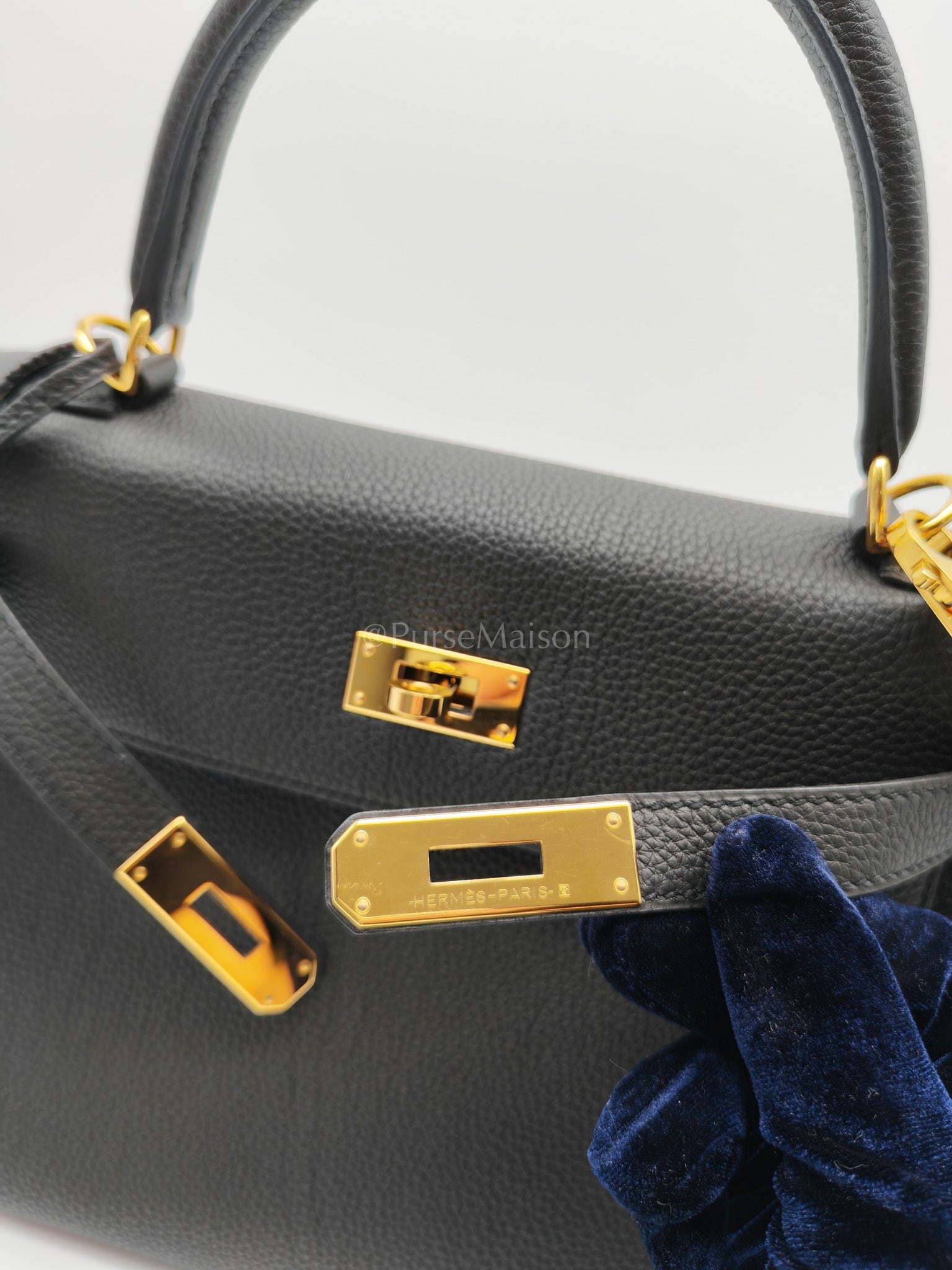 Kelly 28 Black/Noir Togo Leather in Gold Hardware Stamp C(2018) | Purse Maison Luxury Bags Shop