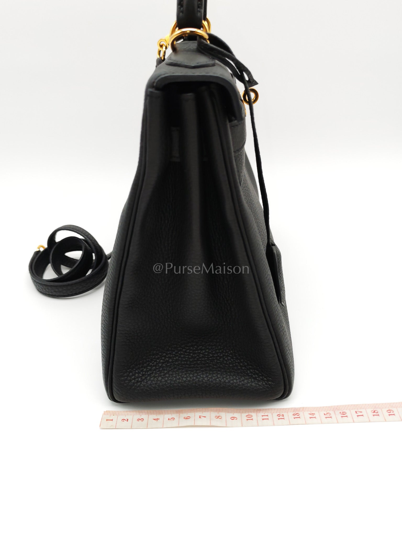 Kelly 28 Black/Noir Togo Leather in Gold Hardware Stamp C(2018) | Purse Maison Luxury Bags Shop