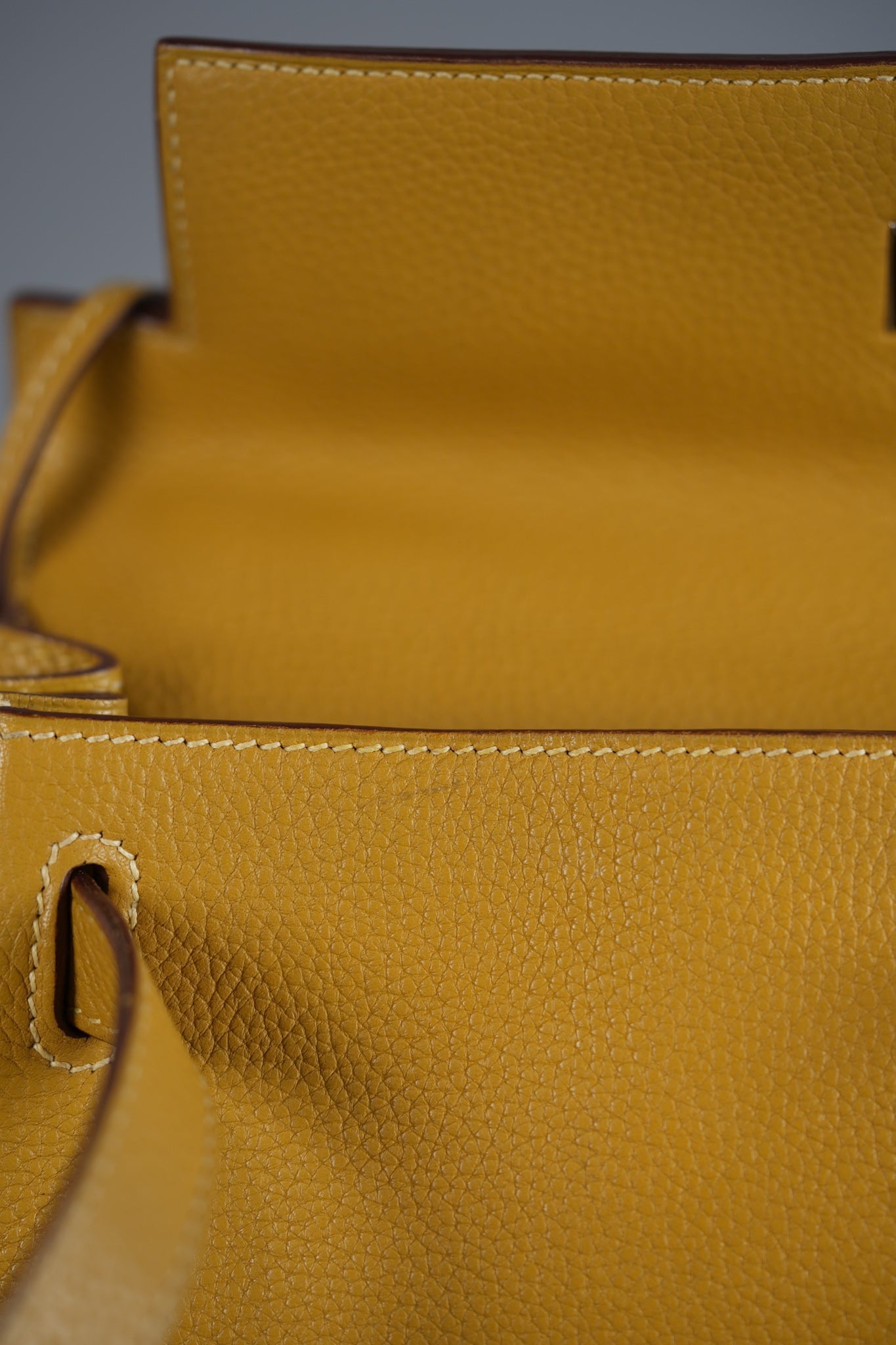 Kelly 28 Curry in Clemence Leather and Palladium Hardware Stamp Square L | Purse Maison Luxury Bags Shop