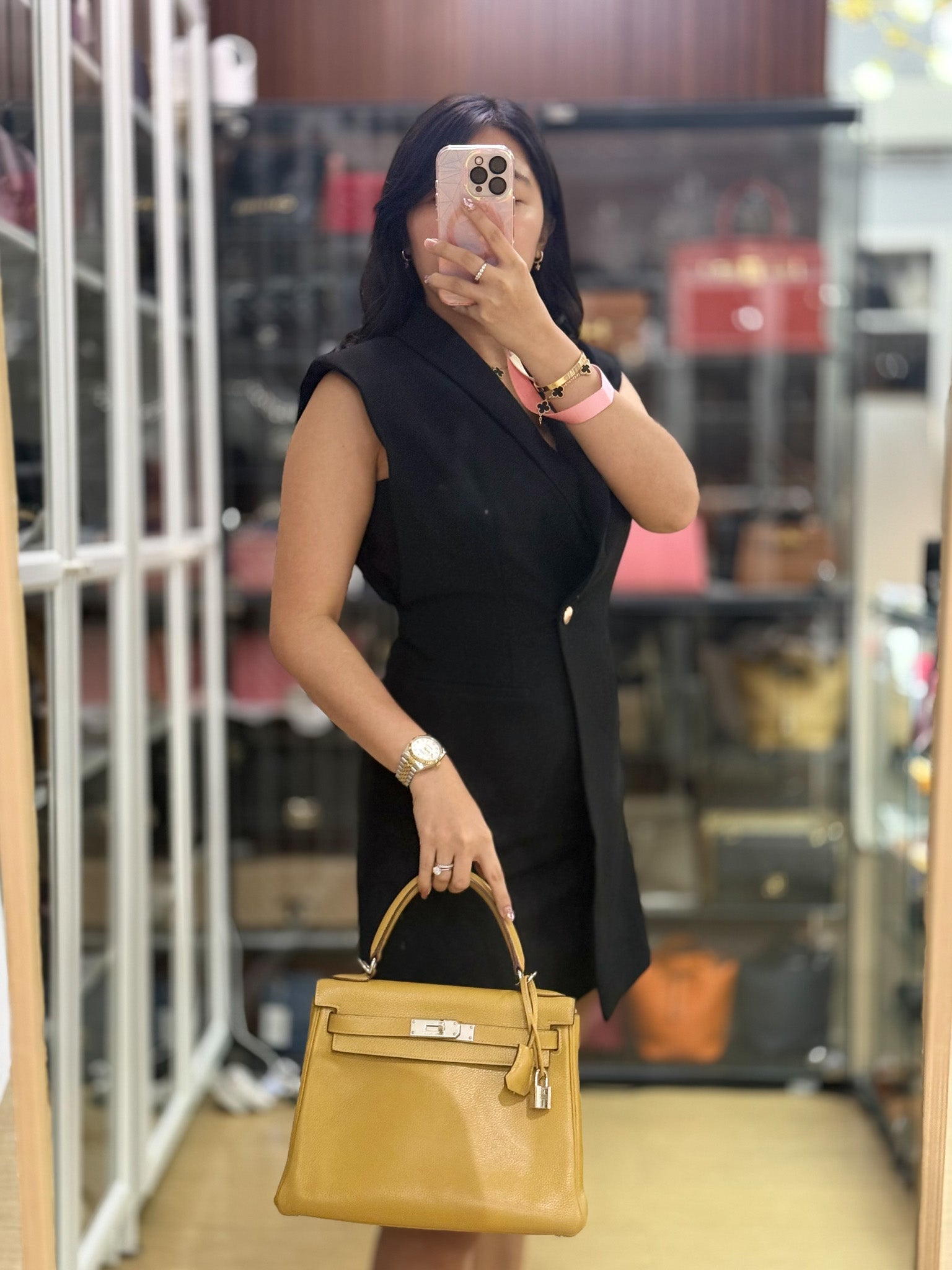 Kelly 28 Curry in Clemence Leather and Palladium Hardware Stamp Square L | Purse Maison Luxury Bags Shop