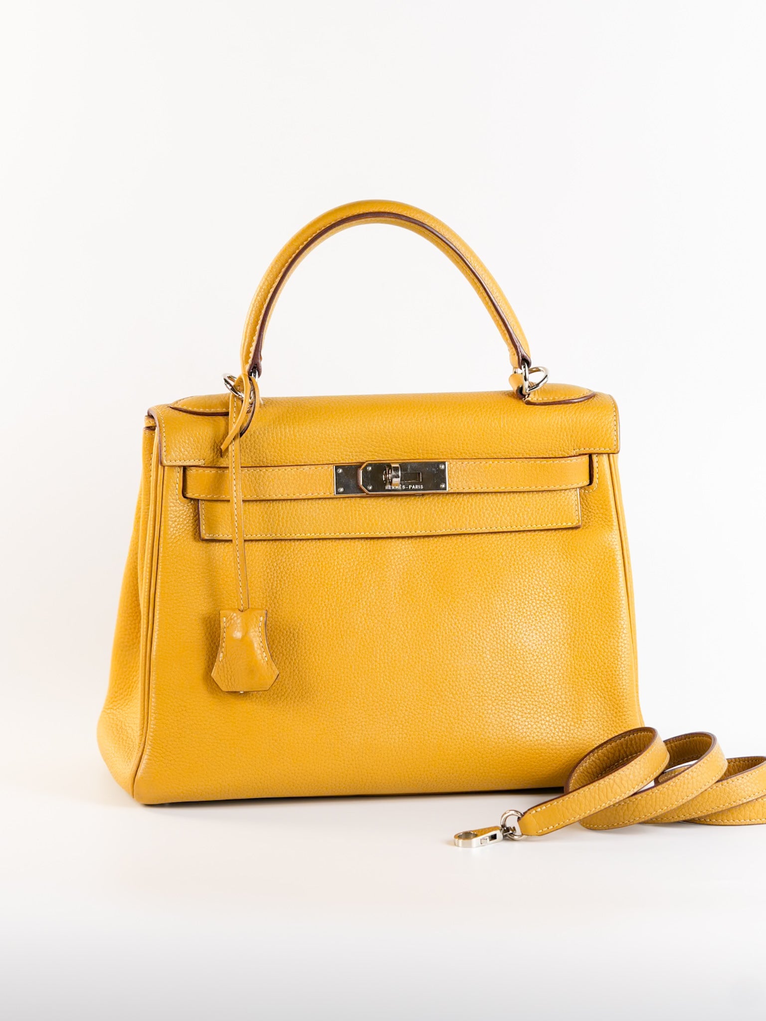 Kelly 28 Curry in Clemence Leather and Palladium Hardware Stamp Square L | Purse Maison Luxury Bags Shop