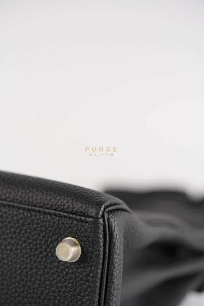 Kelly 28 in Noir Togo Leather & Gold Hardware Stamp W(2024) | Purse Maison Luxury Bags Shop
