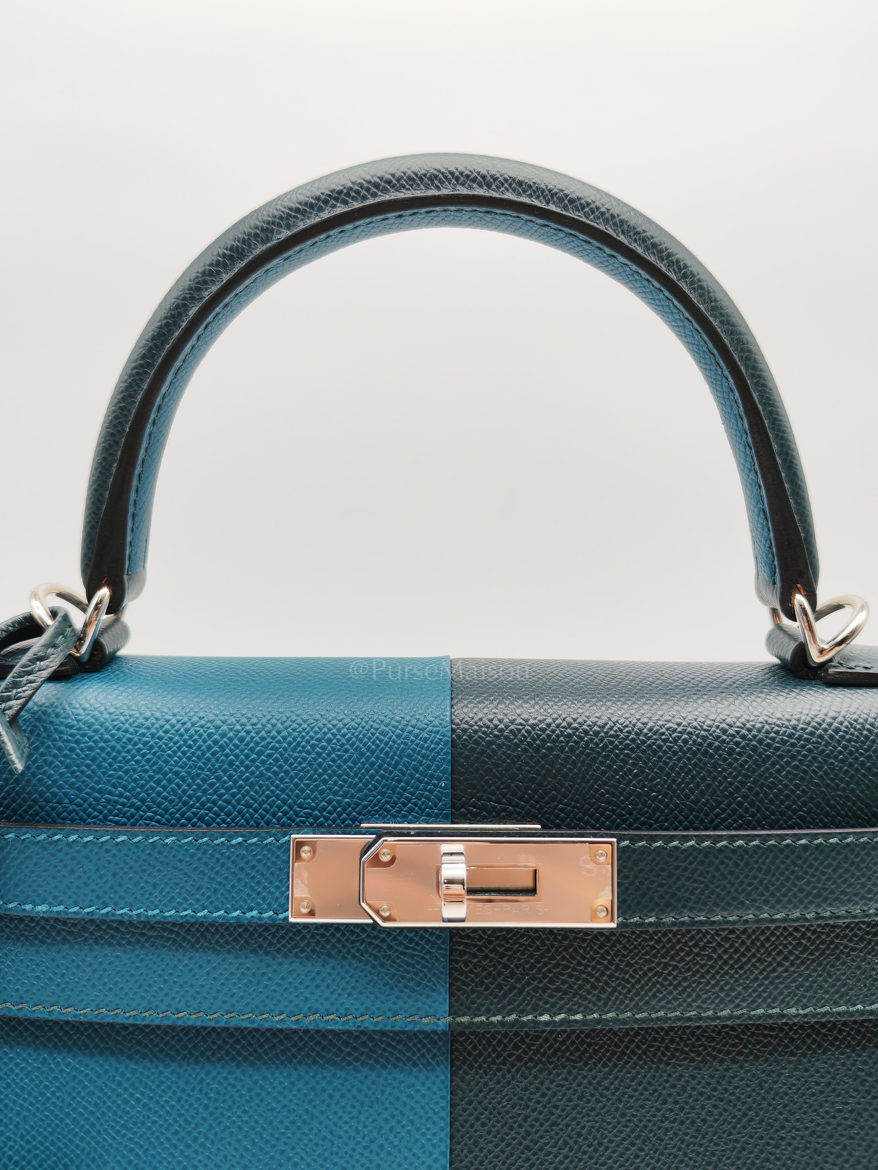 Kelly 28 Sellier Casaque Tri-color Vert Cypress/ Vert Bosphore/Gold Epsom Leather and Palladium Hardware Stamp B (2023) | Purse Maison Luxury Bags Shop