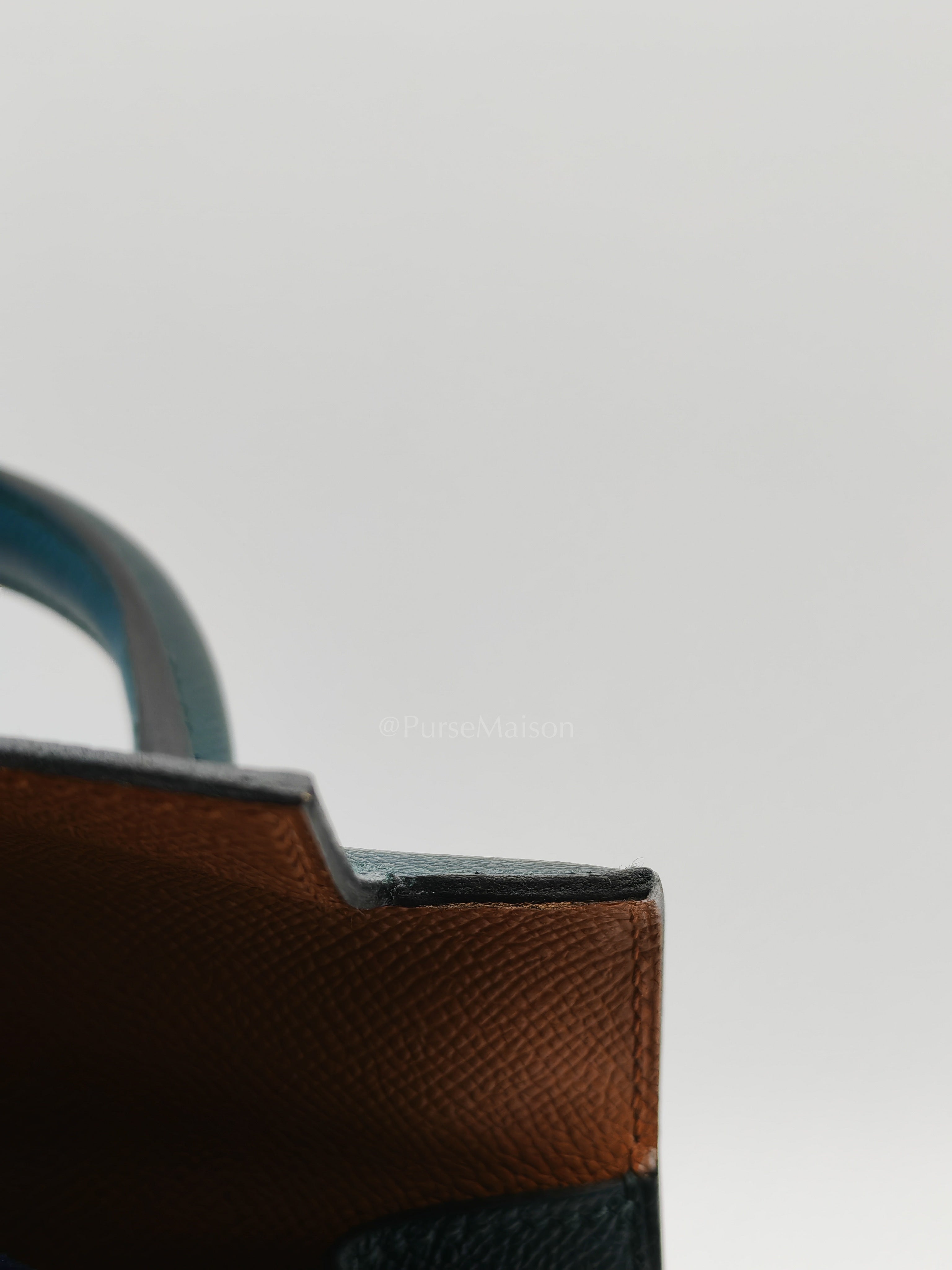 Kelly 28 Sellier Casaque Tri-color Vert Cypress/ Vert Bosphore/Gold Epsom Leather and Palladium Hardware Stamp B (2023) | Purse Maison Luxury Bags Shop