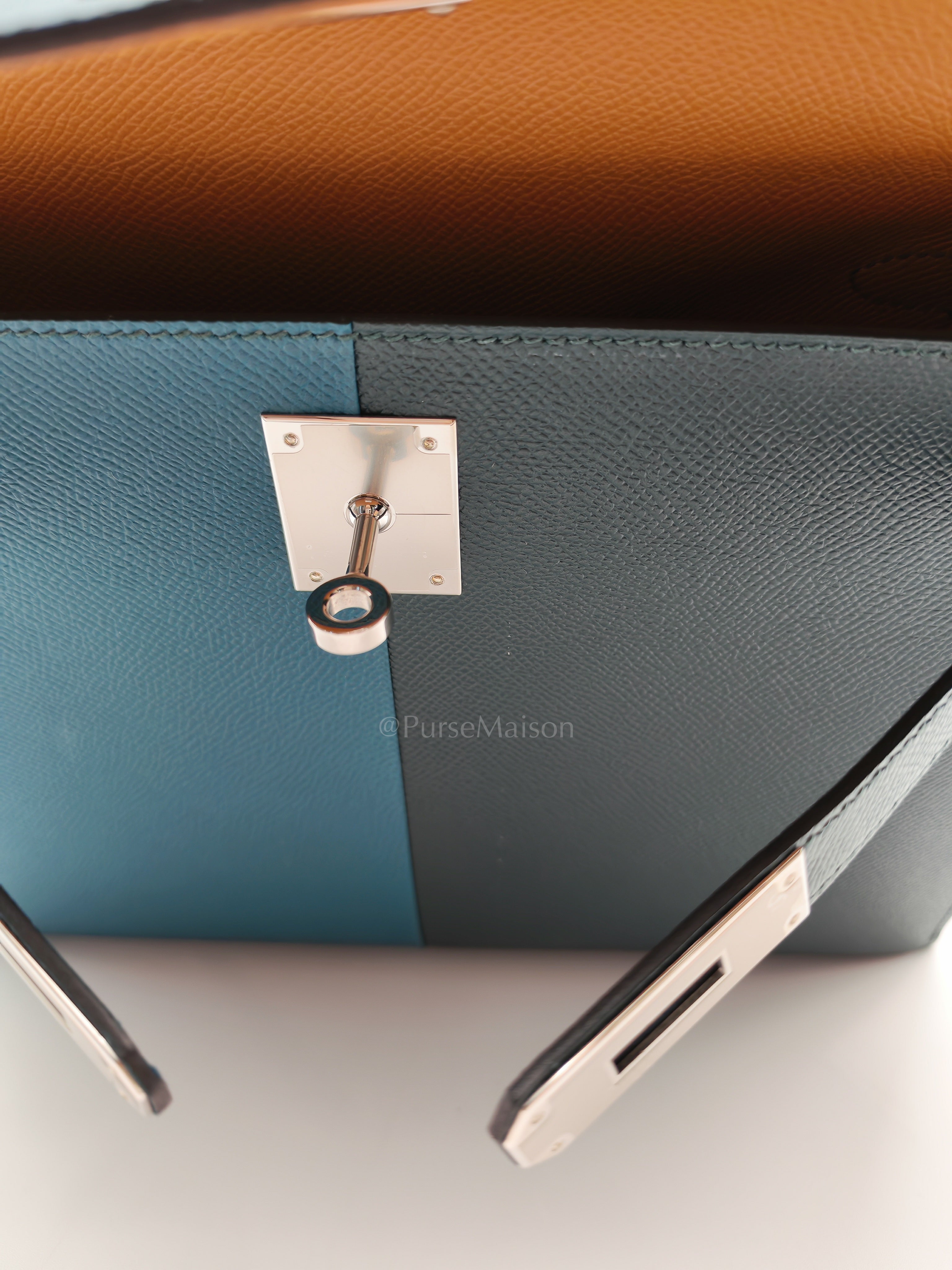 Kelly 28 Sellier Casaque Tri-color Vert Cypress/ Vert Bosphore/Gold Epsom Leather and Palladium Hardware Stamp B (2023) | Purse Maison Luxury Bags Shop