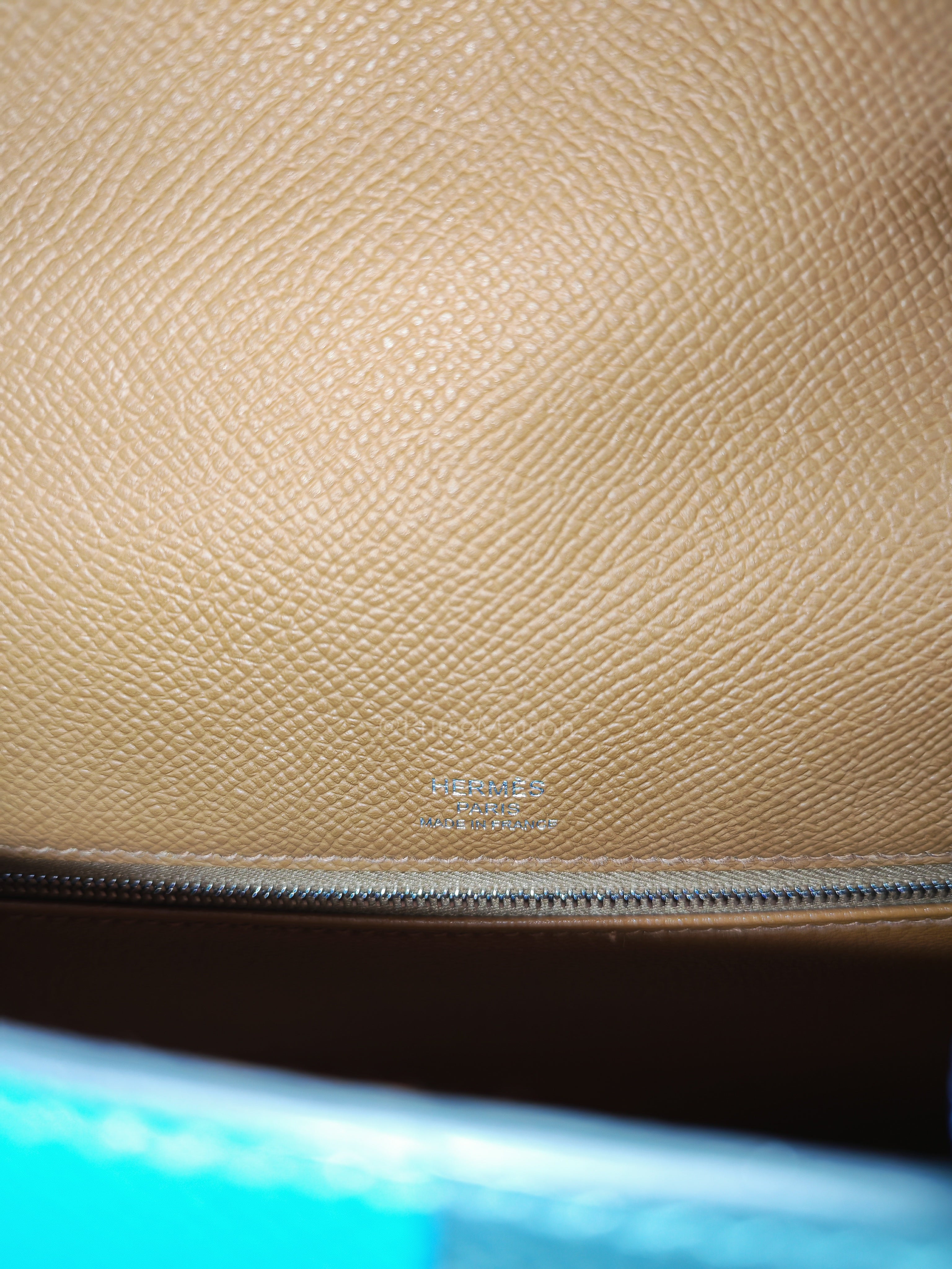 Kelly 28 Sellier Casaque Tri-color Vert Cypress/ Vert Bosphore/Gold Epsom Leather and Palladium Hardware Stamp B (2023) | Purse Maison Luxury Bags Shop