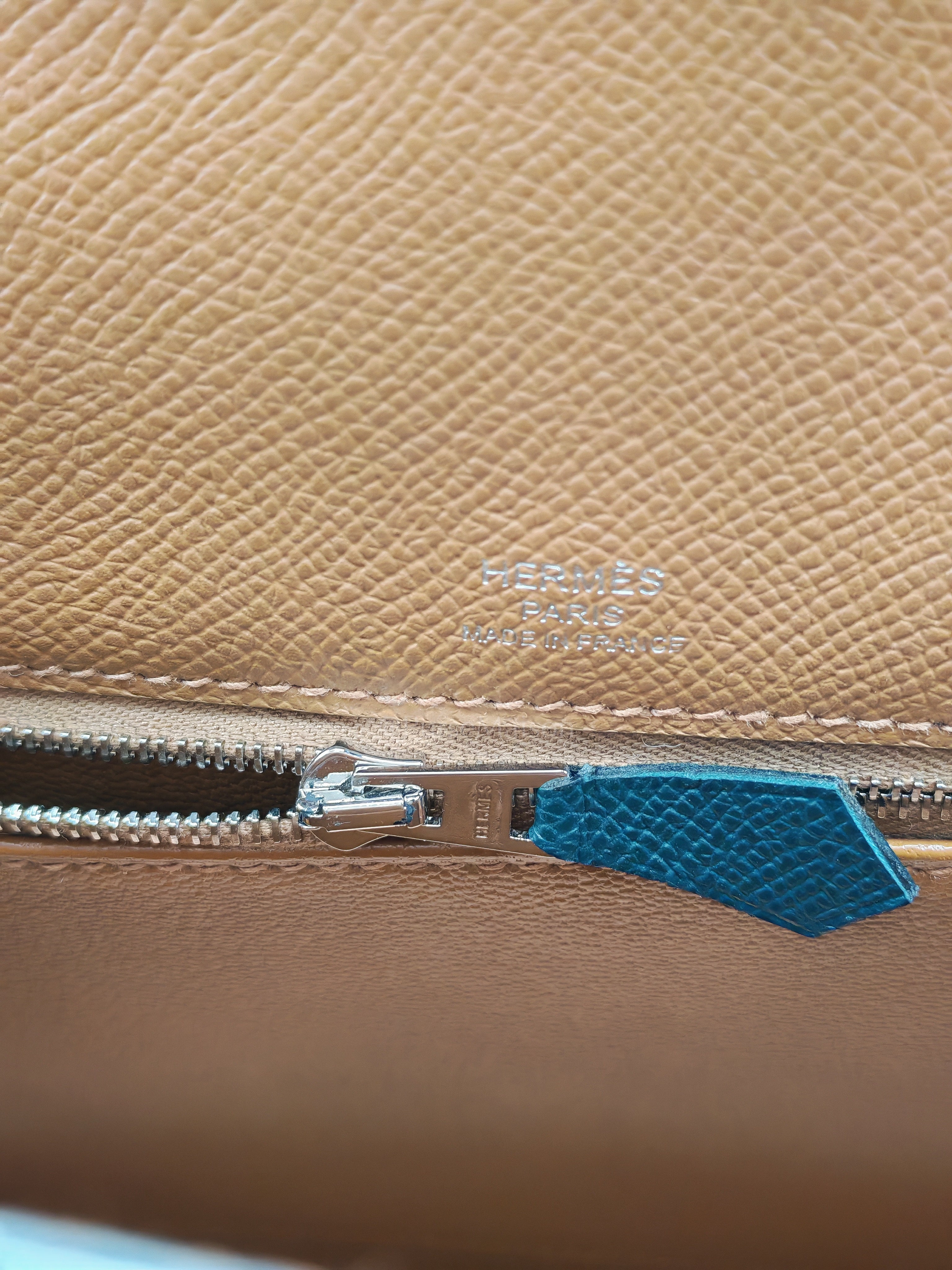 Kelly 28 Sellier Casaque Tri-color Vert Cypress/ Vert Bosphore/Gold Epsom Leather and Palladium Hardware Stamp B (2023) | Purse Maison Luxury Bags Shop