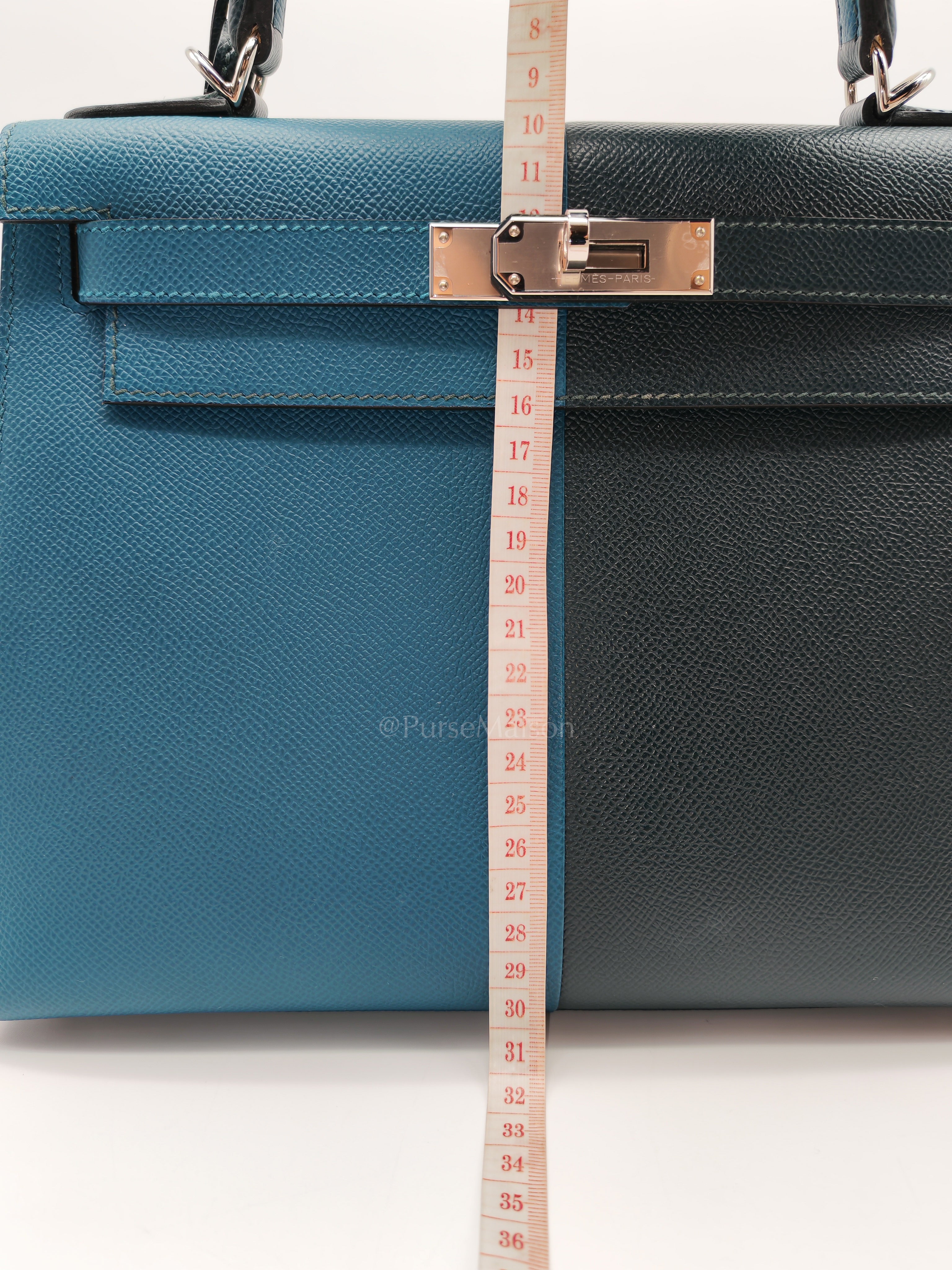 Kelly 28 Sellier Casaque Tri-color Vert Cypress/ Vert Bosphore/Gold Epsom Leather and Palladium Hardware Stamp B (2023) | Purse Maison Luxury Bags Shop