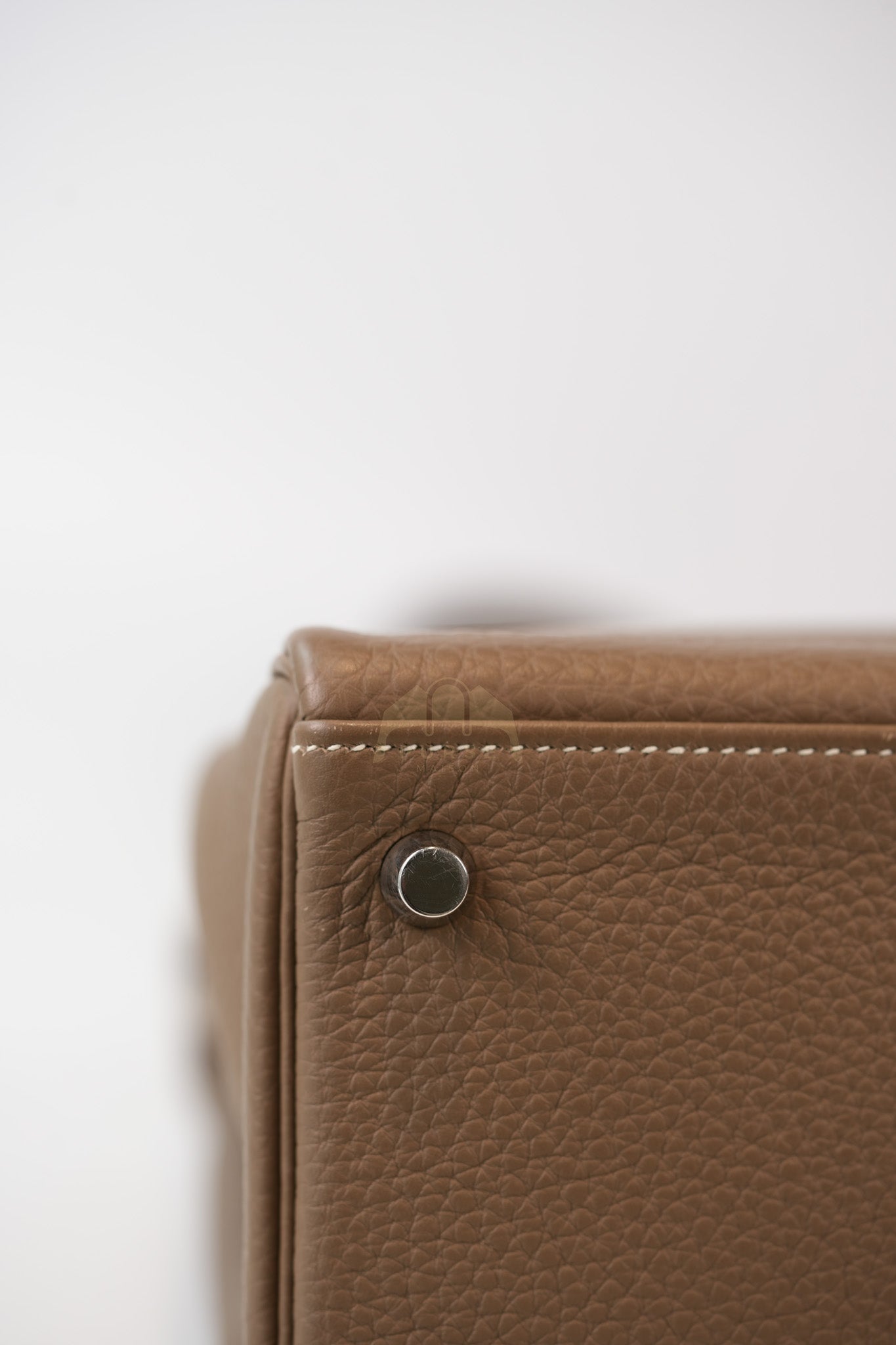 Kelly 32 Etoupe in Togo Leather and Palladium Hardware Stamp Square Q (2013) | Purse Maison Luxury Bags Shop