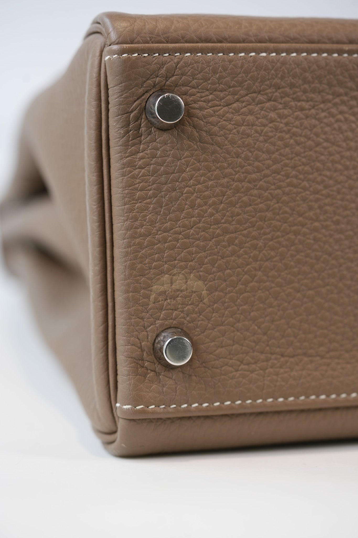 Kelly 32 Etoupe in Togo Leather and Palladium Hardware Stamp Square Q (2013) | Purse Maison Luxury Bags Shop