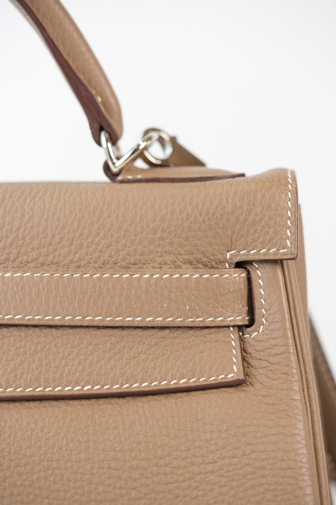 Kelly 32 Etoupe in Togo Leather and Palladium Hardware Stamp Square Q (2013) | Purse Maison Luxury Bags Shop