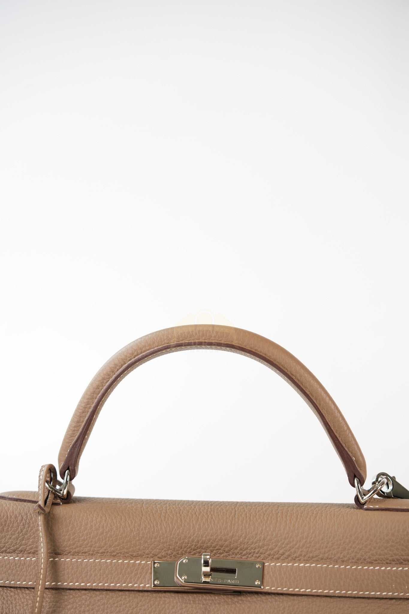 Kelly 32 Etoupe in Togo Leather and Palladium Hardware Stamp Square Q (2013) | Purse Maison Luxury Bags Shop