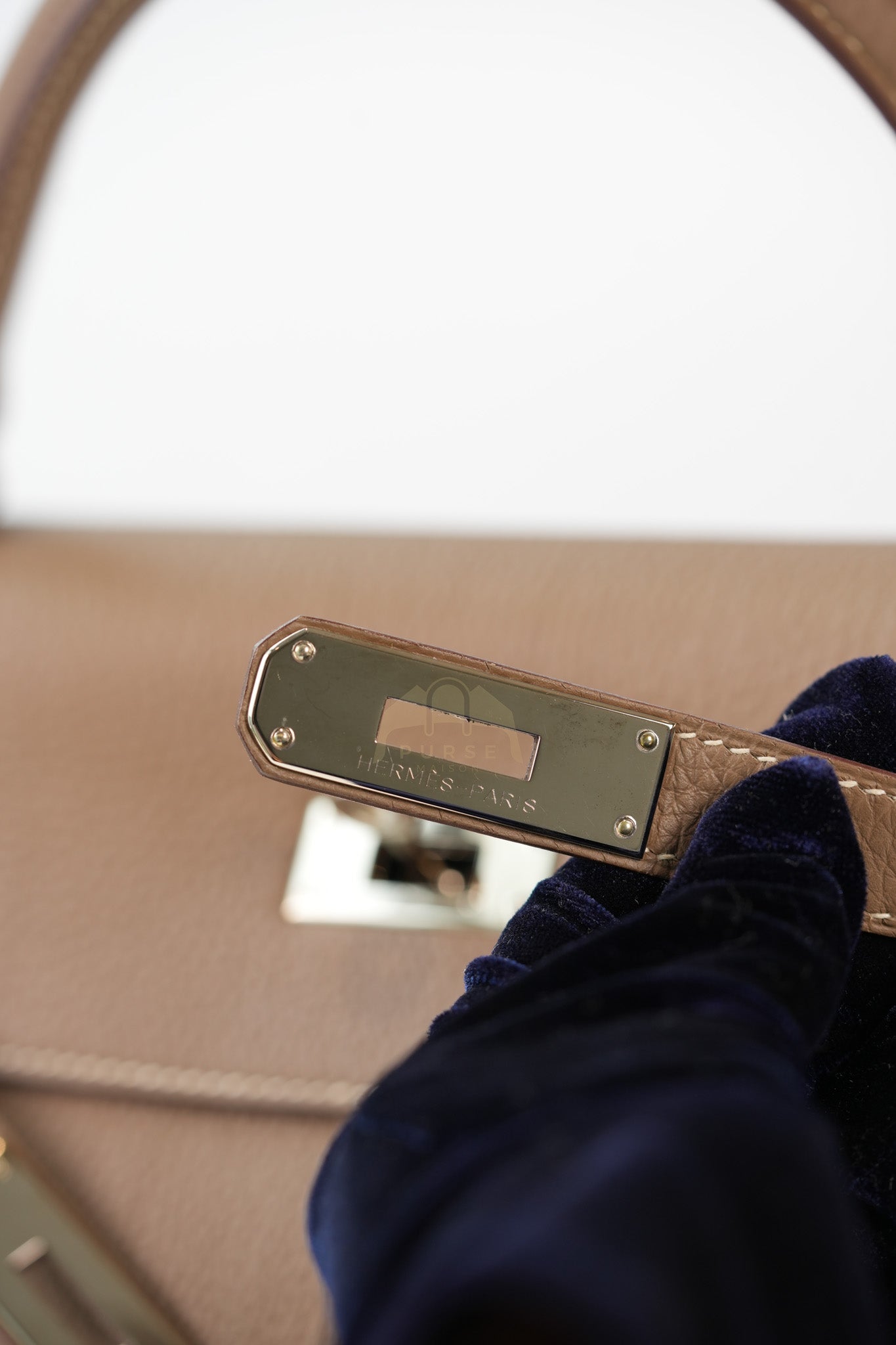 Kelly 32 Etoupe in Togo Leather and Palladium Hardware Stamp Square Q (2013) | Purse Maison Luxury Bags Shop