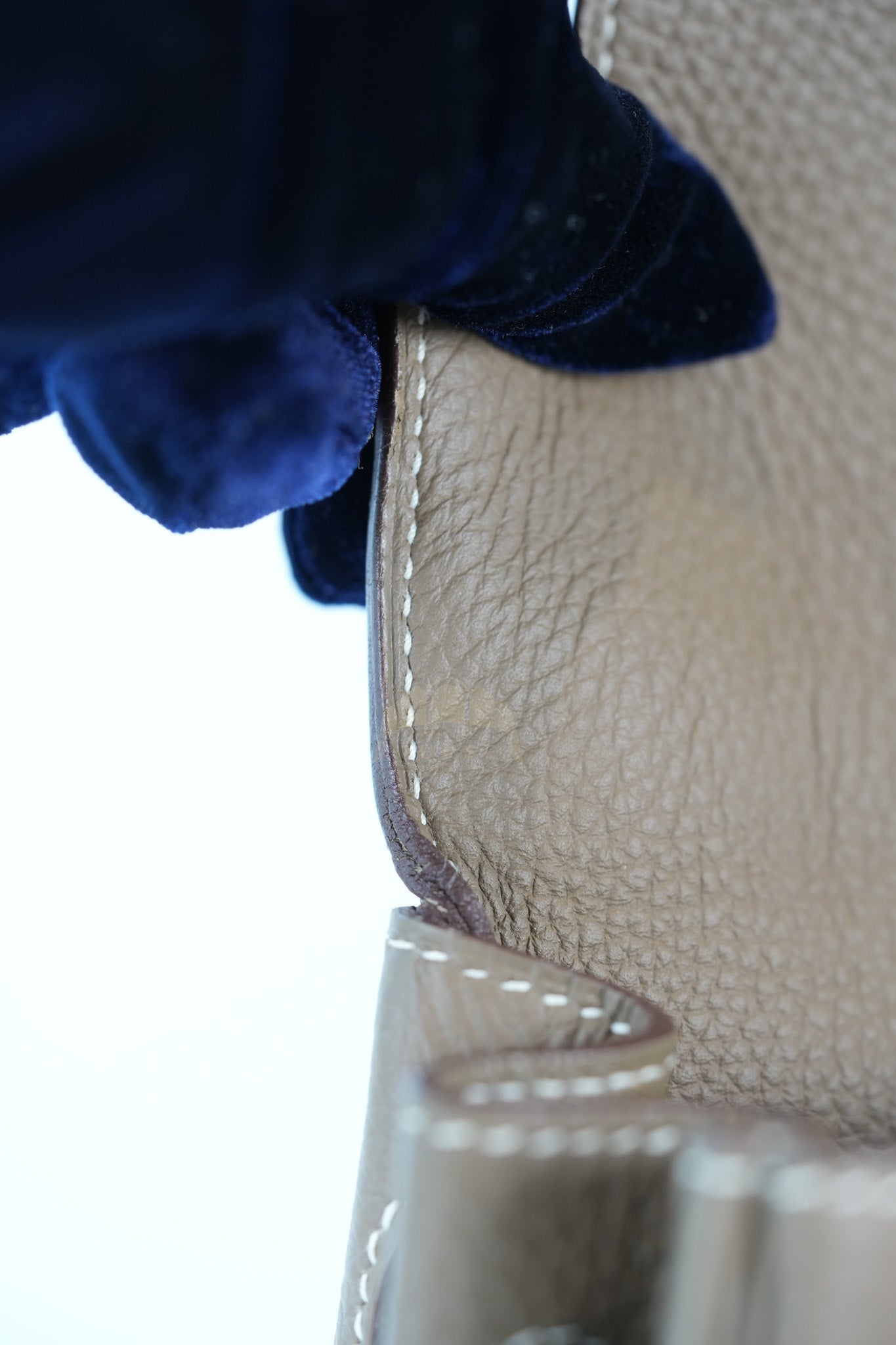 Kelly 32 Etoupe in Togo Leather and Palladium Hardware Stamp Square Q (2013) | Purse Maison Luxury Bags Shop