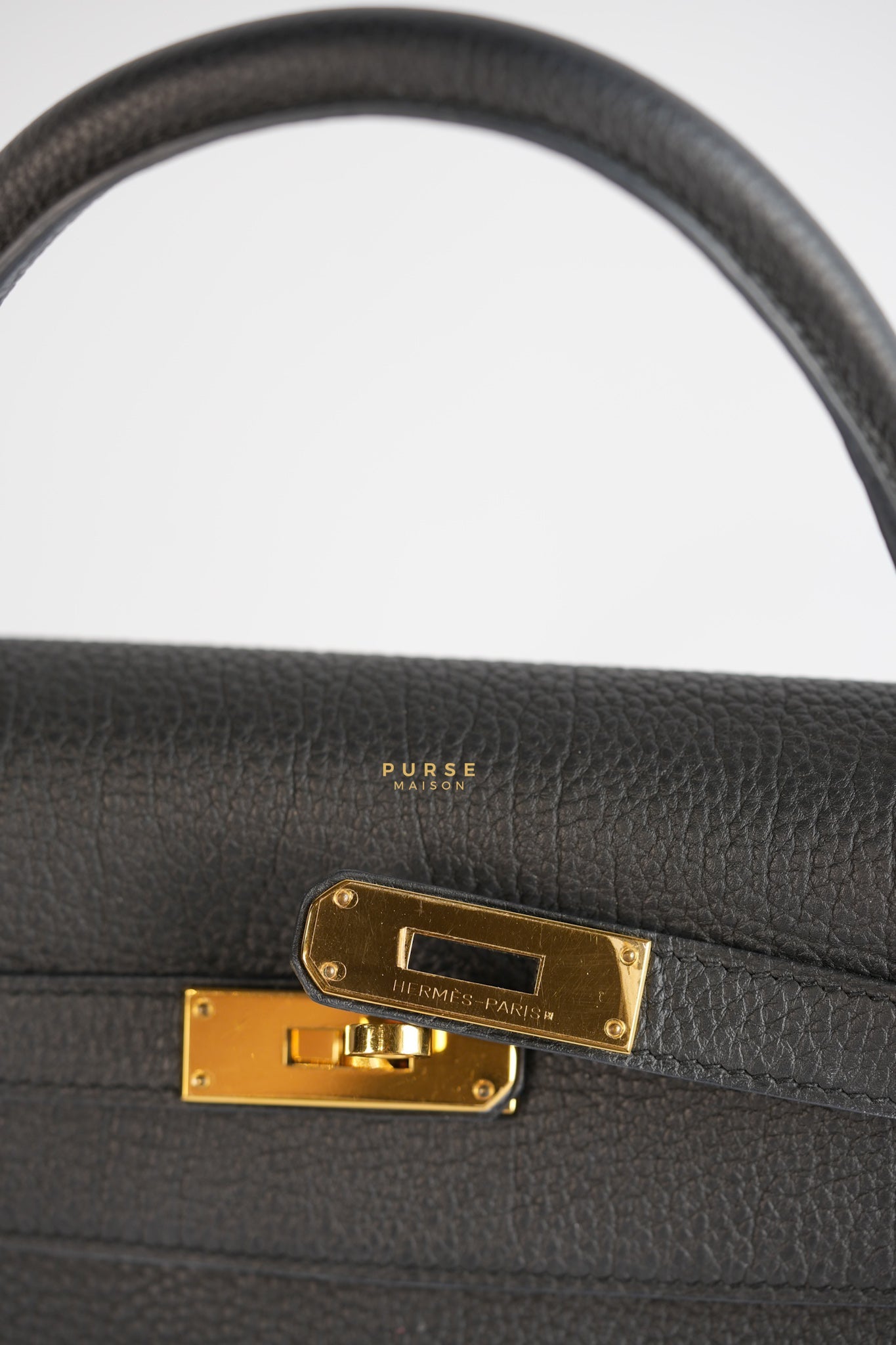 Kelly 32 Noir Clemence Leather & Gold Hardware Stamp Square Q | Purse Maison Luxury Bags Shop