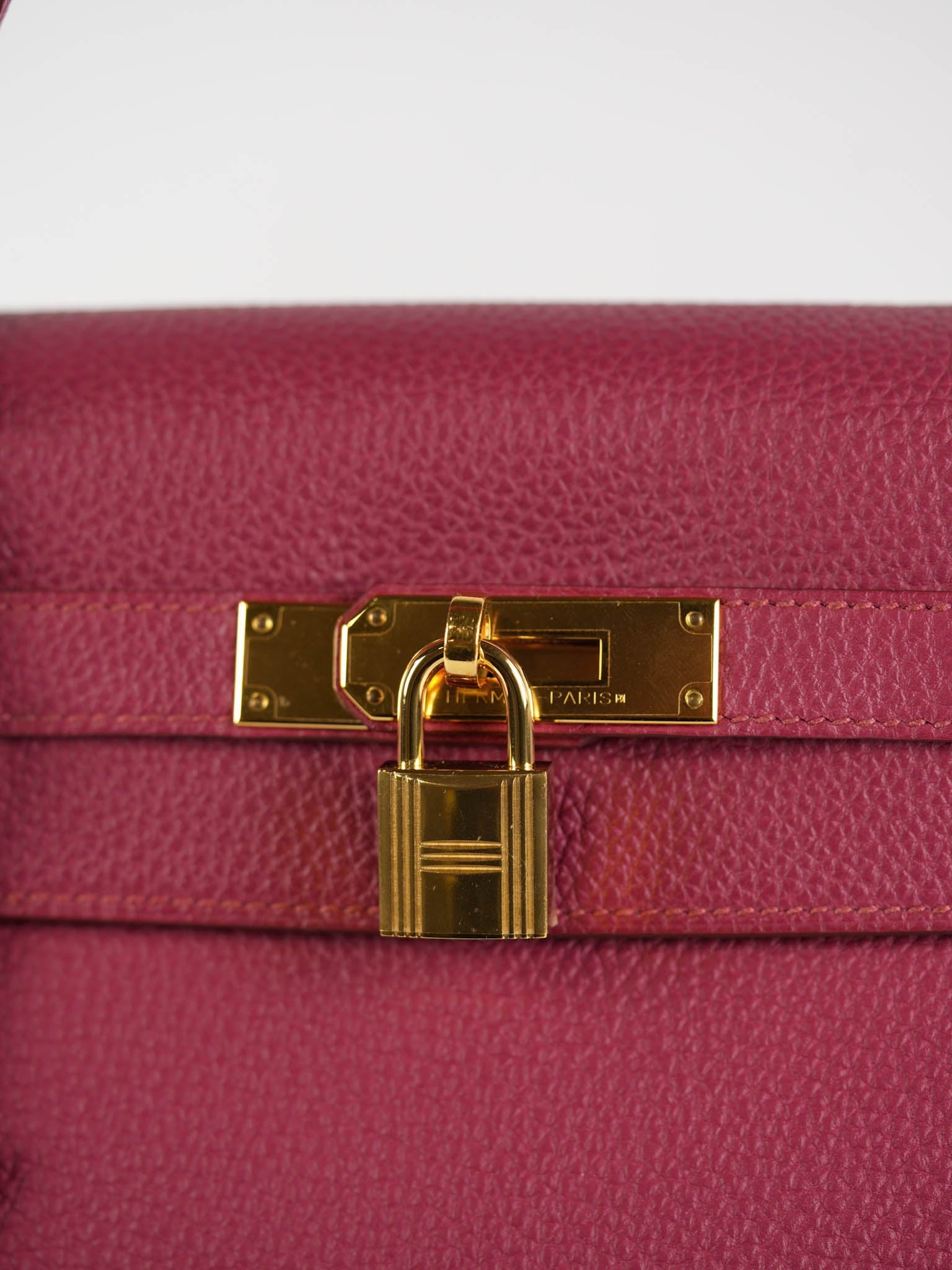 Kelly 32 Rubis Veau Togo Leather Gold Hardware Stamp T (2015) | Purse Maison Luxury Bags Shop