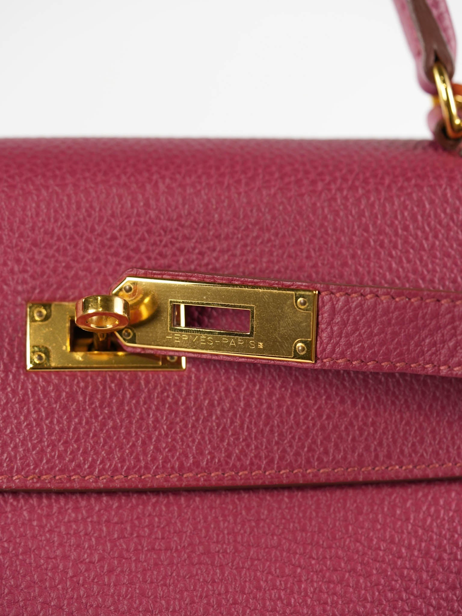 Kelly 32 Rubis Veau Togo Leather Gold Hardware Stamp T (2015) | Purse Maison Luxury Bags Shop