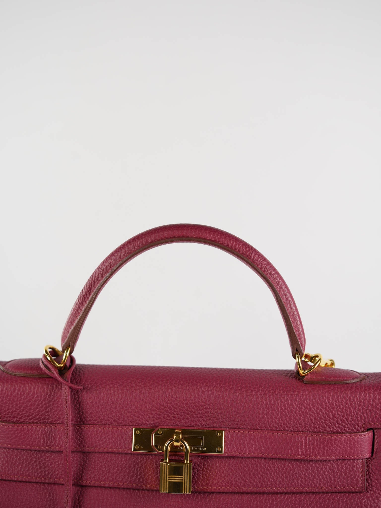 Kelly 32 Rubis Veau Togo Leather Gold Hardware Stamp T (2015) | Purse Maison Luxury Bags Shop