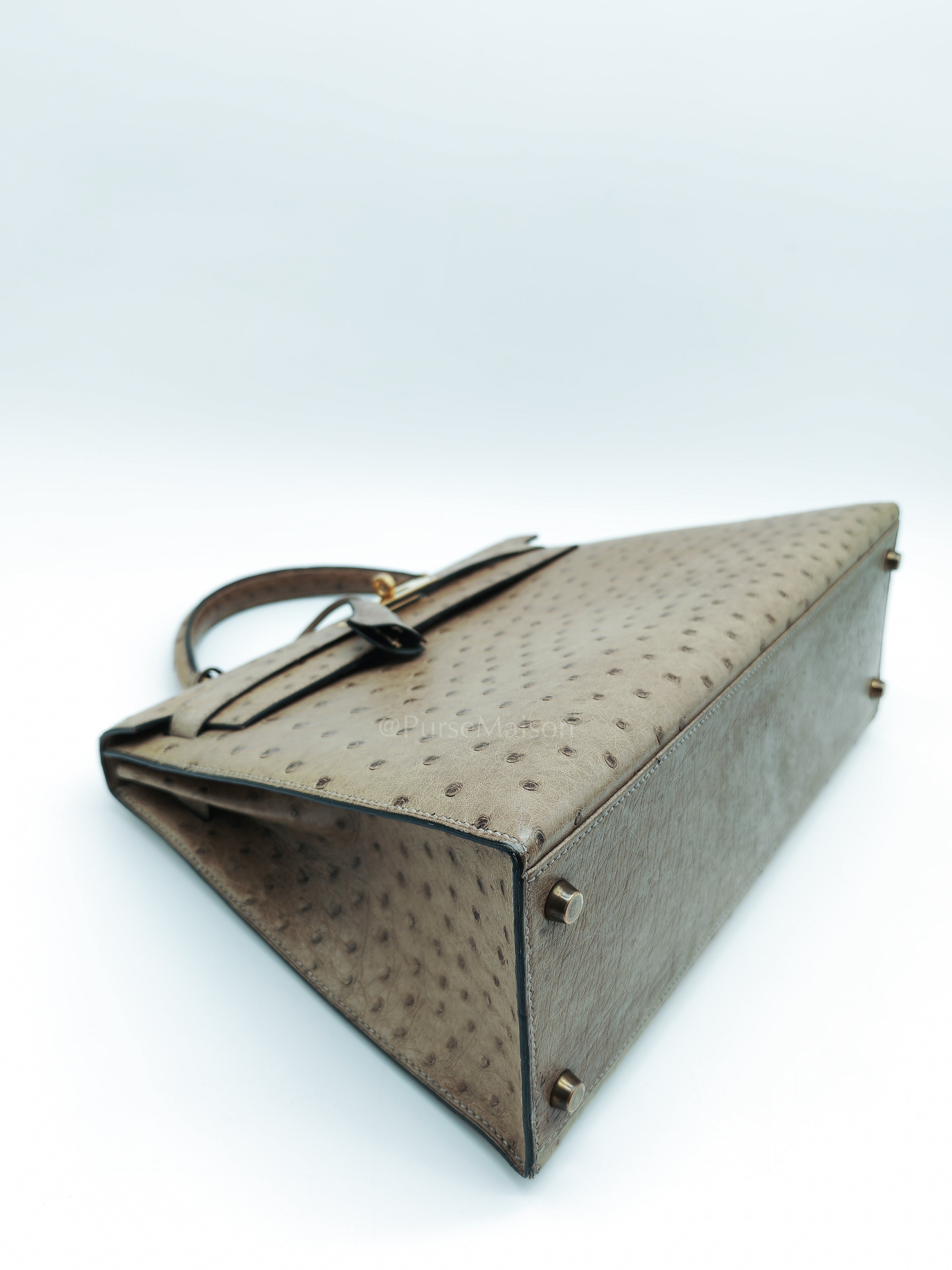 Kelly 32 Sellier in Mousse Ostrich Leather & Gold Hardware Stamp Circle V (1992) | Purse Maison Luxury Bags Shop