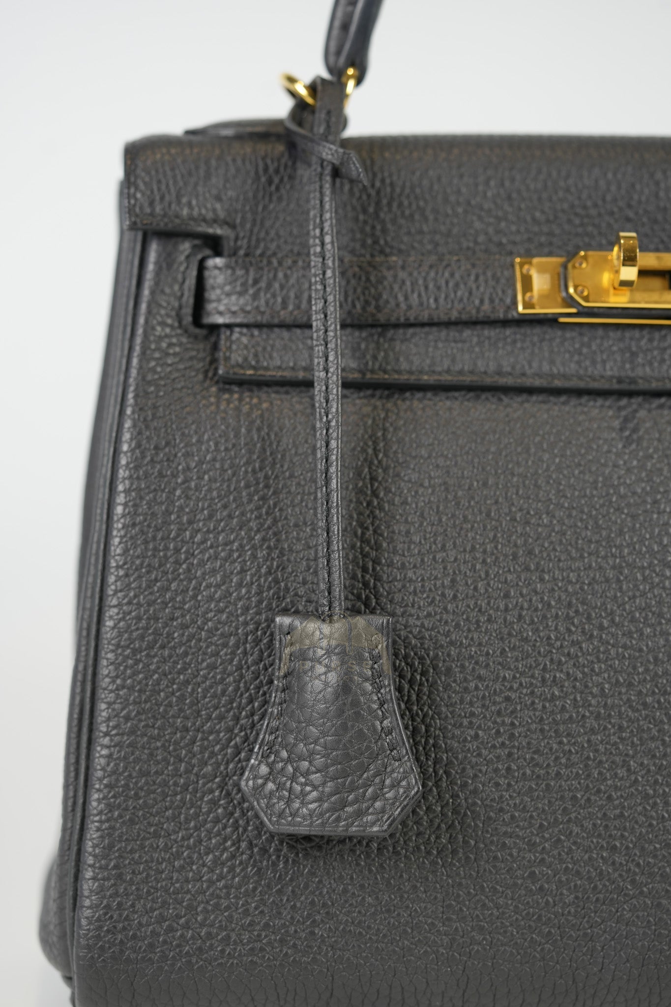 Kelly II 25 Retourne in Noir Togo Leather & Gold Hardware Stamp Y(2020) | Purse Maison Luxury Bags Shop