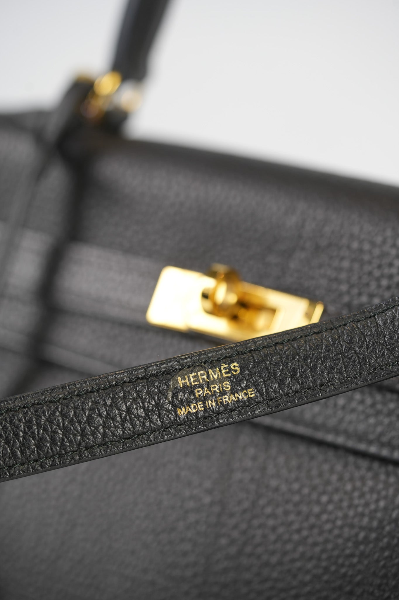 Kelly II 25 Retourne in Noir Togo Leather & Gold Hardware Stamp Y(2020) | Purse Maison Luxury Bags Shop