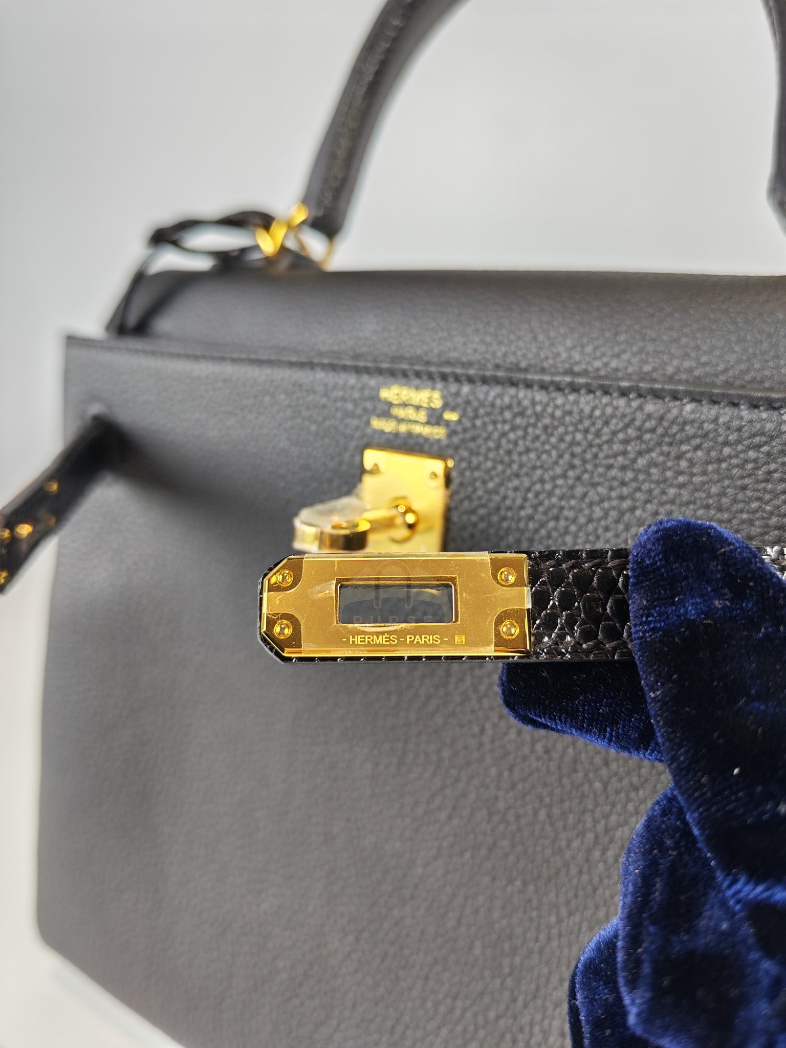 Kelly II 25 Retourne in Noir Togo Leather & Lizard Touch Gold Hardware Stamp B(2023) | Purse Maison Luxury Bags Shop