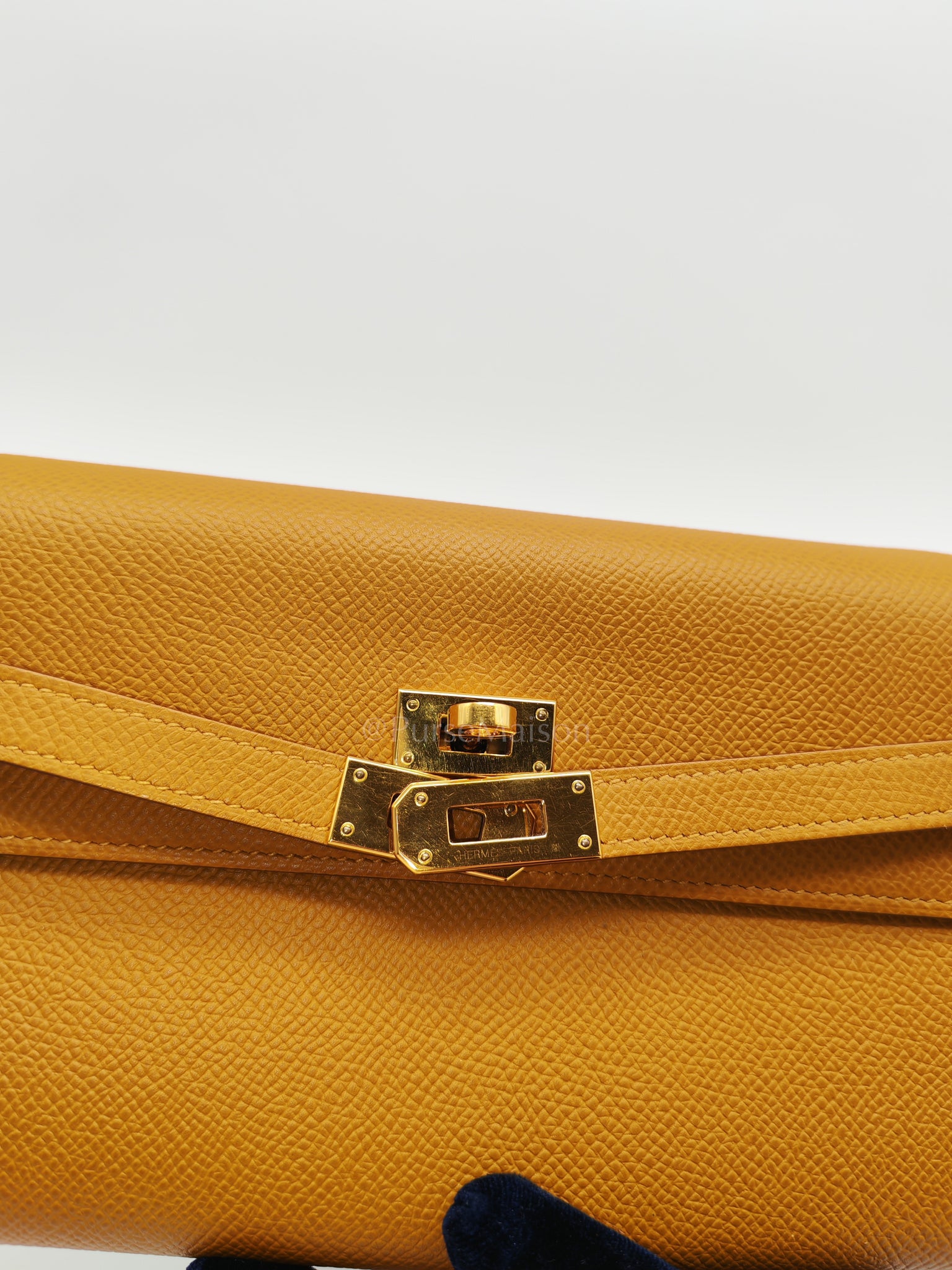 Kelly To Go Sesame in Epsom Leather and Gold Hardware Stamp Y (2020) | Purse Maison Luxury Bags Shop