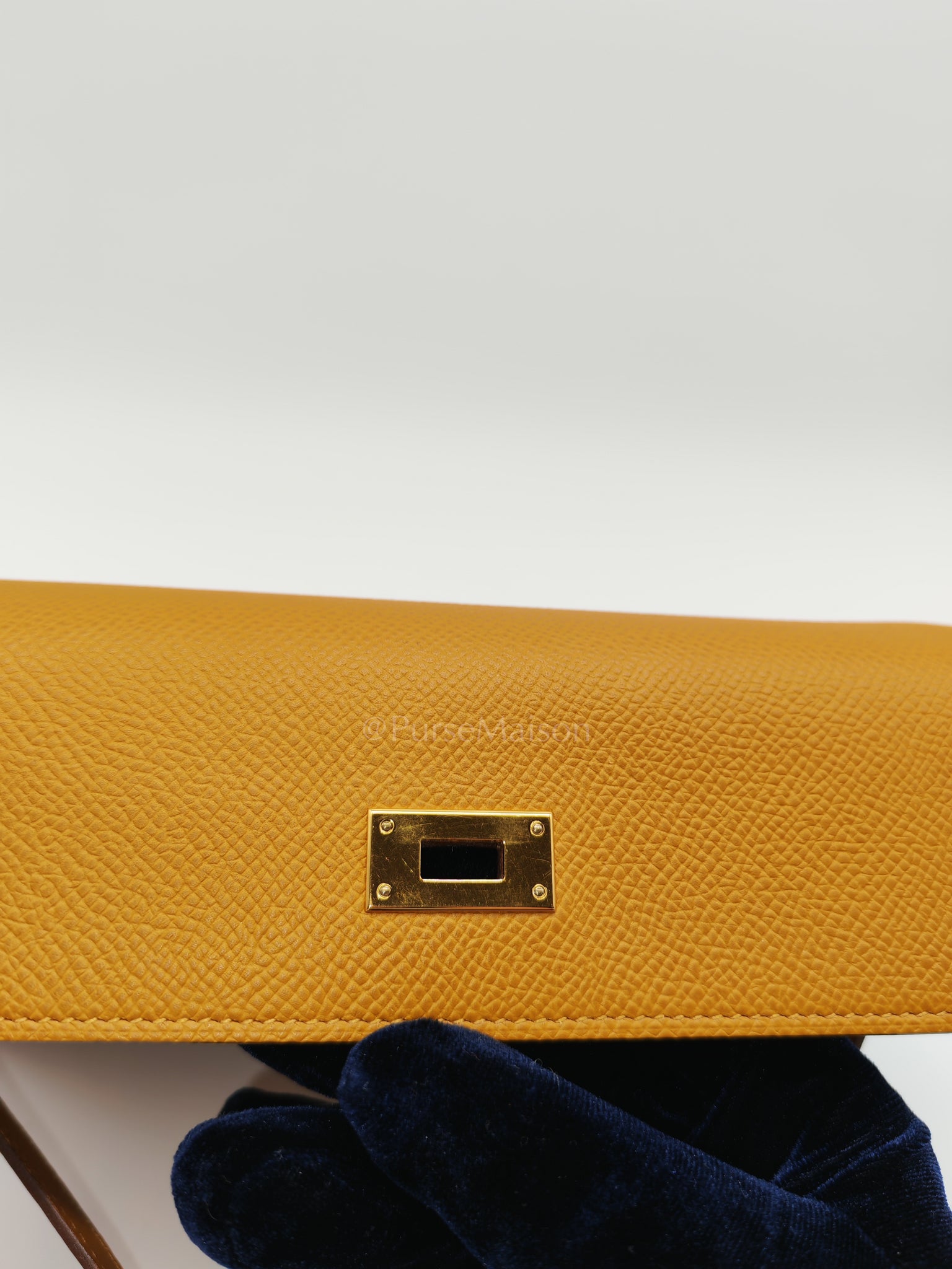 Kelly To Go Sesame in Epsom Leather and Gold Hardware Stamp Y (2020) | Purse Maison Luxury Bags Shop