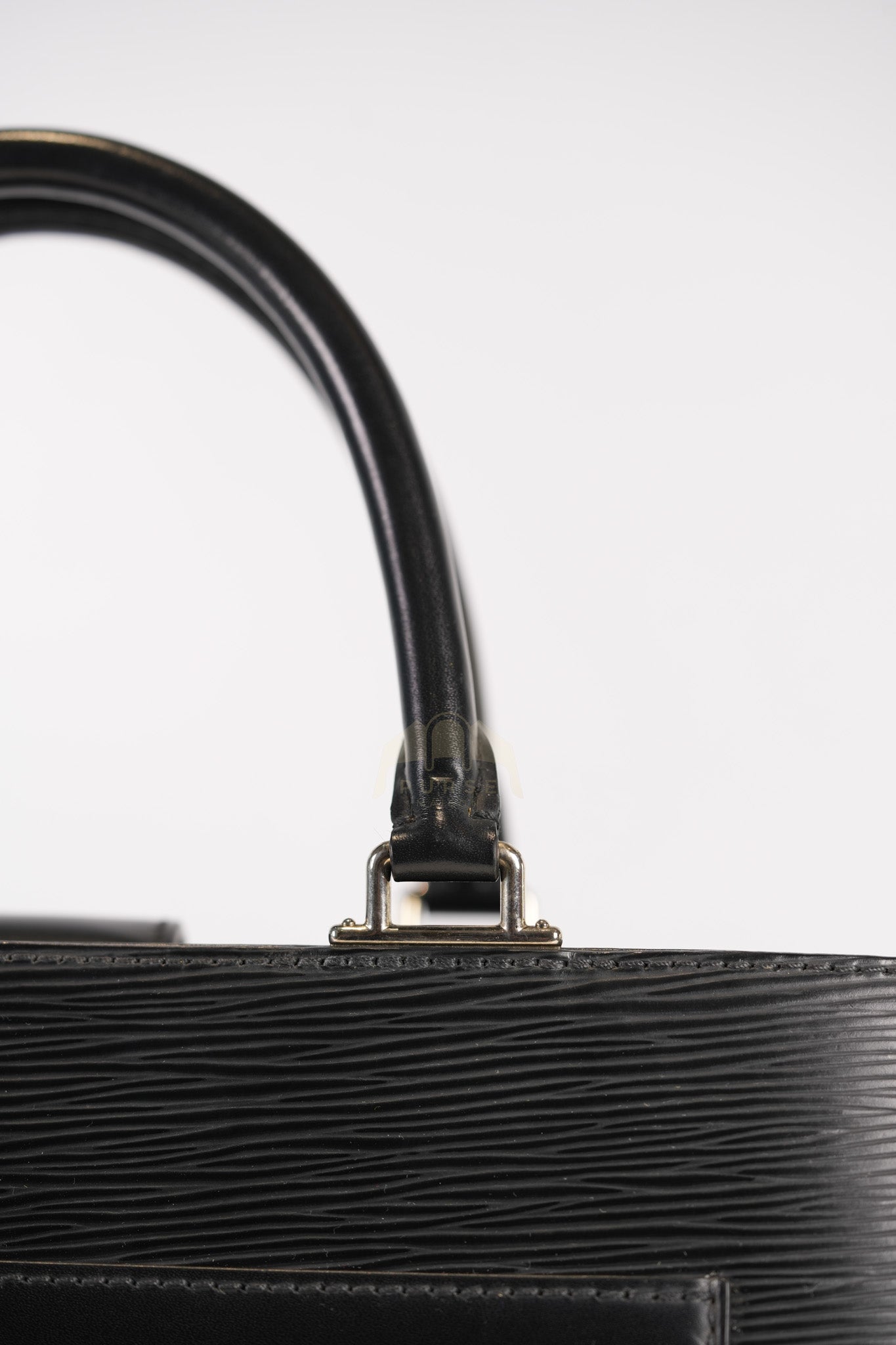 Kleber MM Bag in Black Epi Leather & Silver Hardware (Date Code: FO3106) | Purse Maison Luxury Bags Shop