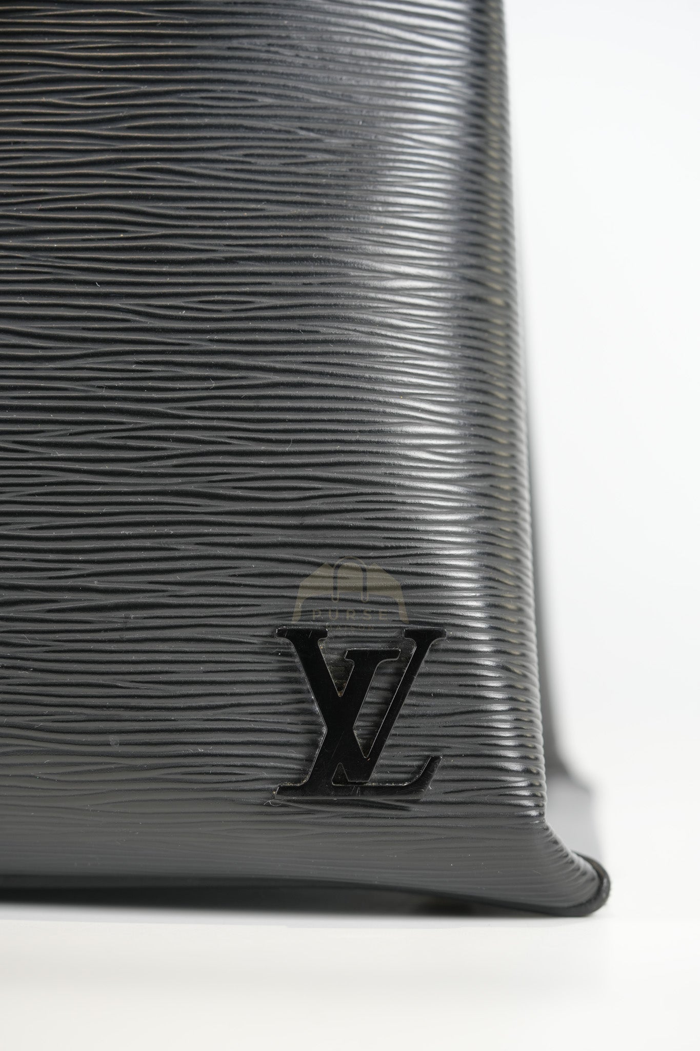 Kleber MM Bag in Black Epi Leather & Silver Hardware (Date Code: FO3106) | Purse Maison Luxury Bags Shop